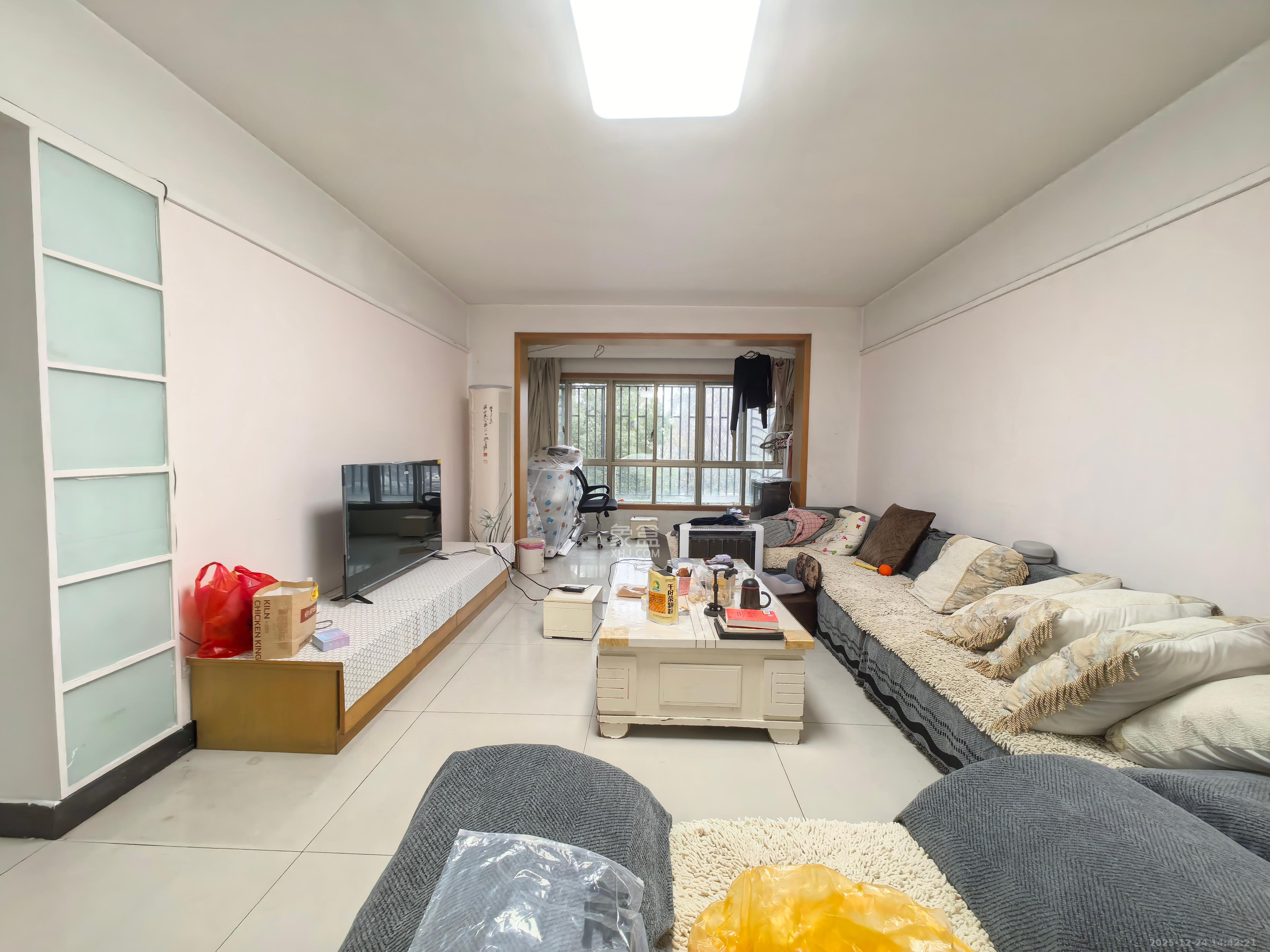 金峰小区南院  3室2厅2卫    2100.0元/月