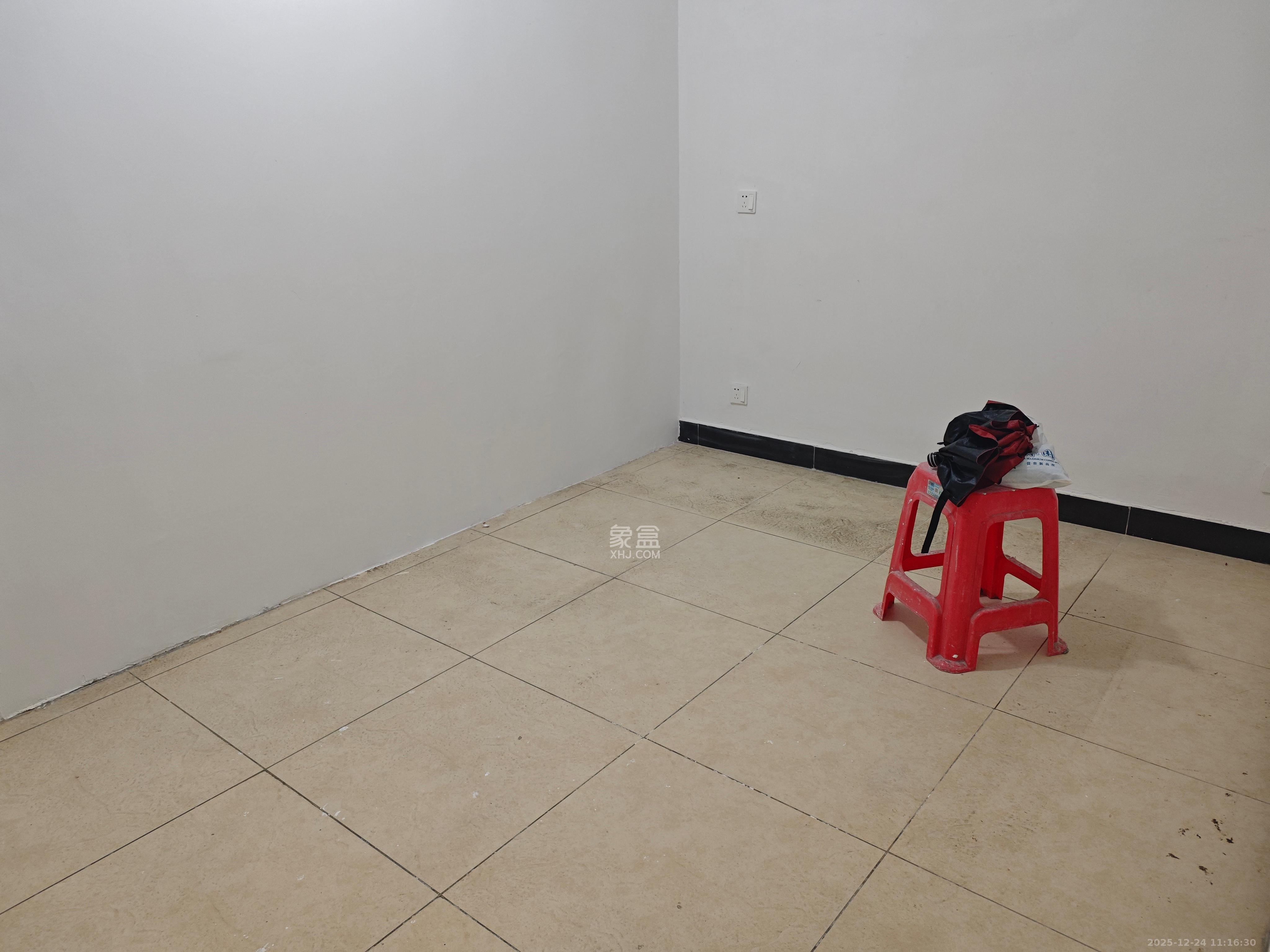 金峰小区南院   50.0㎡      1300.0元/月室内图