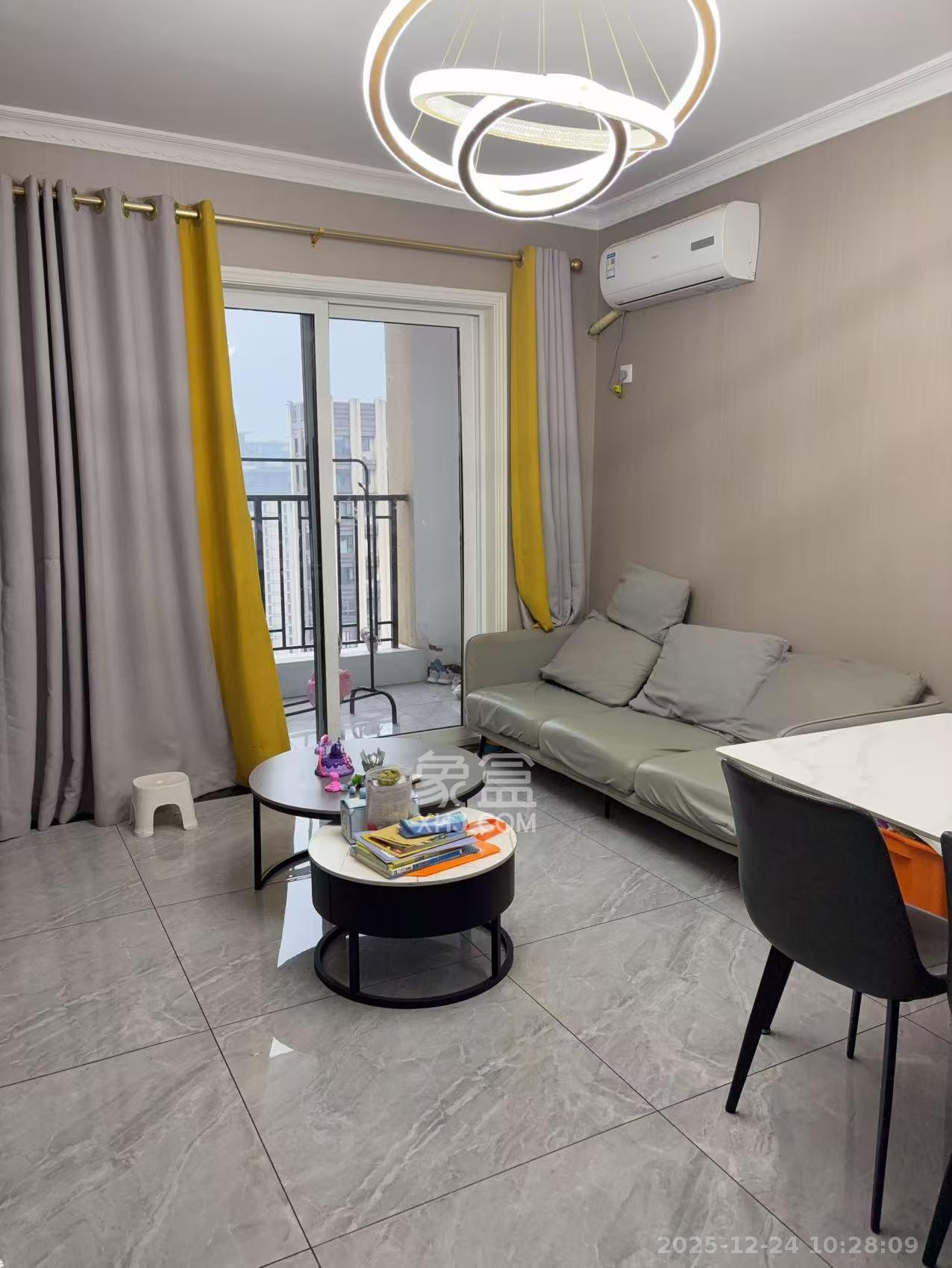 绿地之窗  2室1厅1卫    2000.0元/月