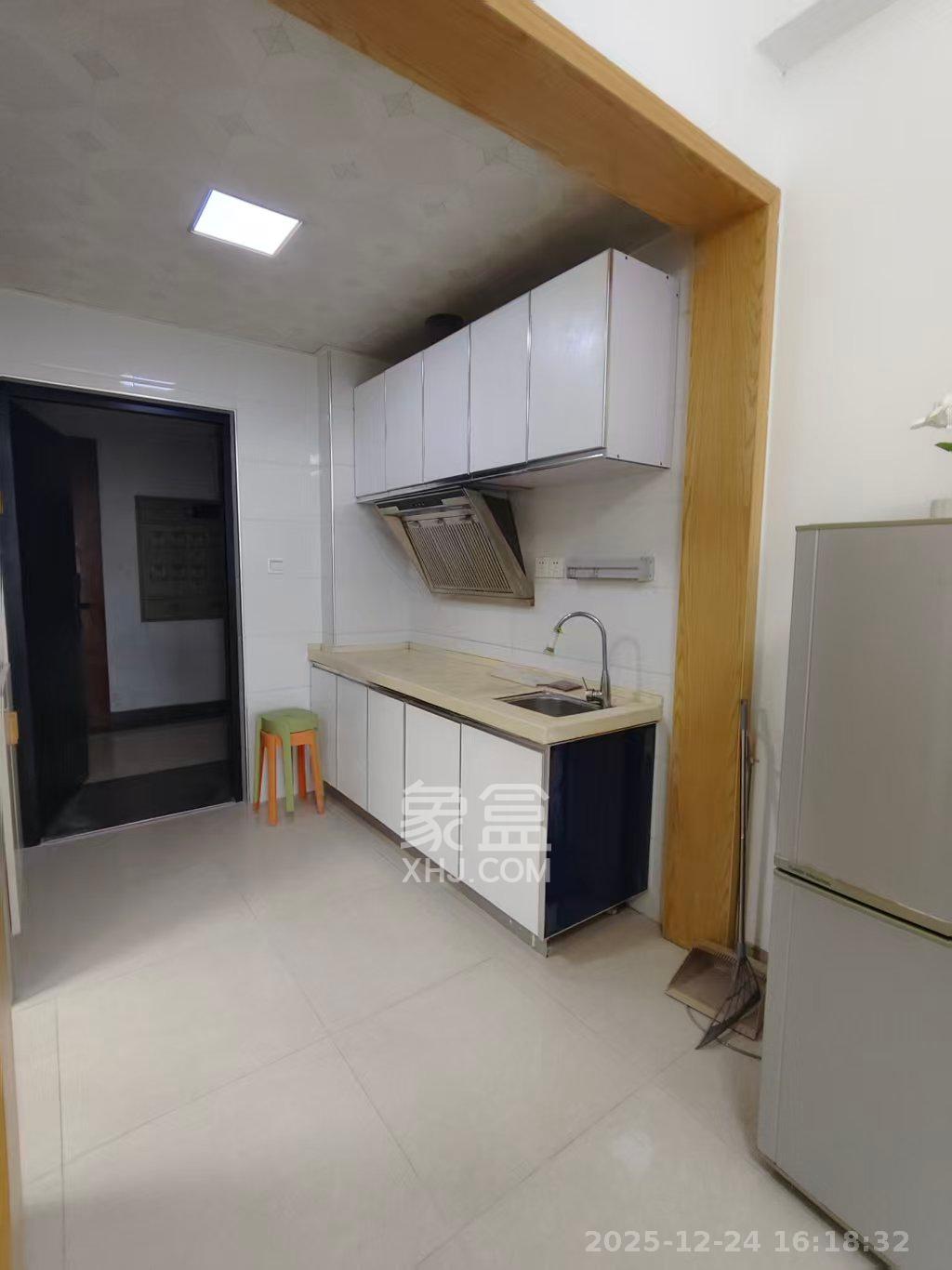 长房时代城  1室1厅1卫    1600.0元/月