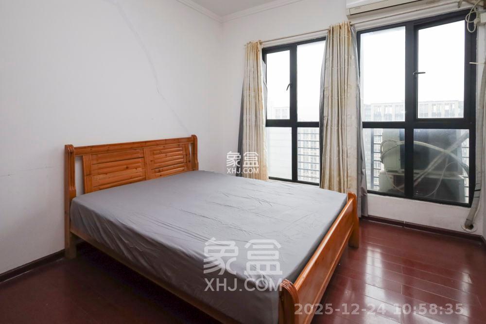 郡原广场  2室1厅1卫    2200.0元/月