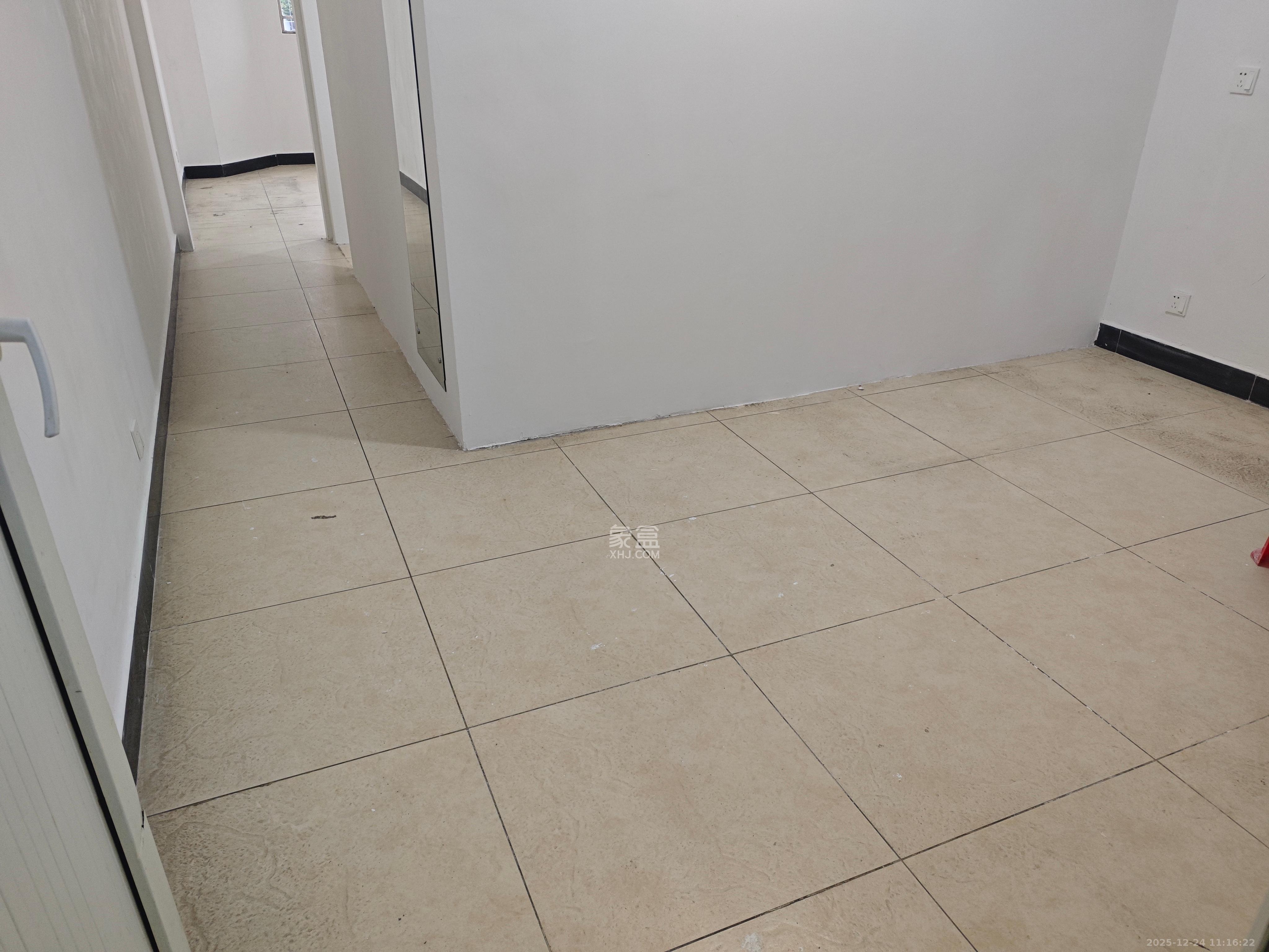 金峰小区南院   50.0㎡      1300.0元/月室内图