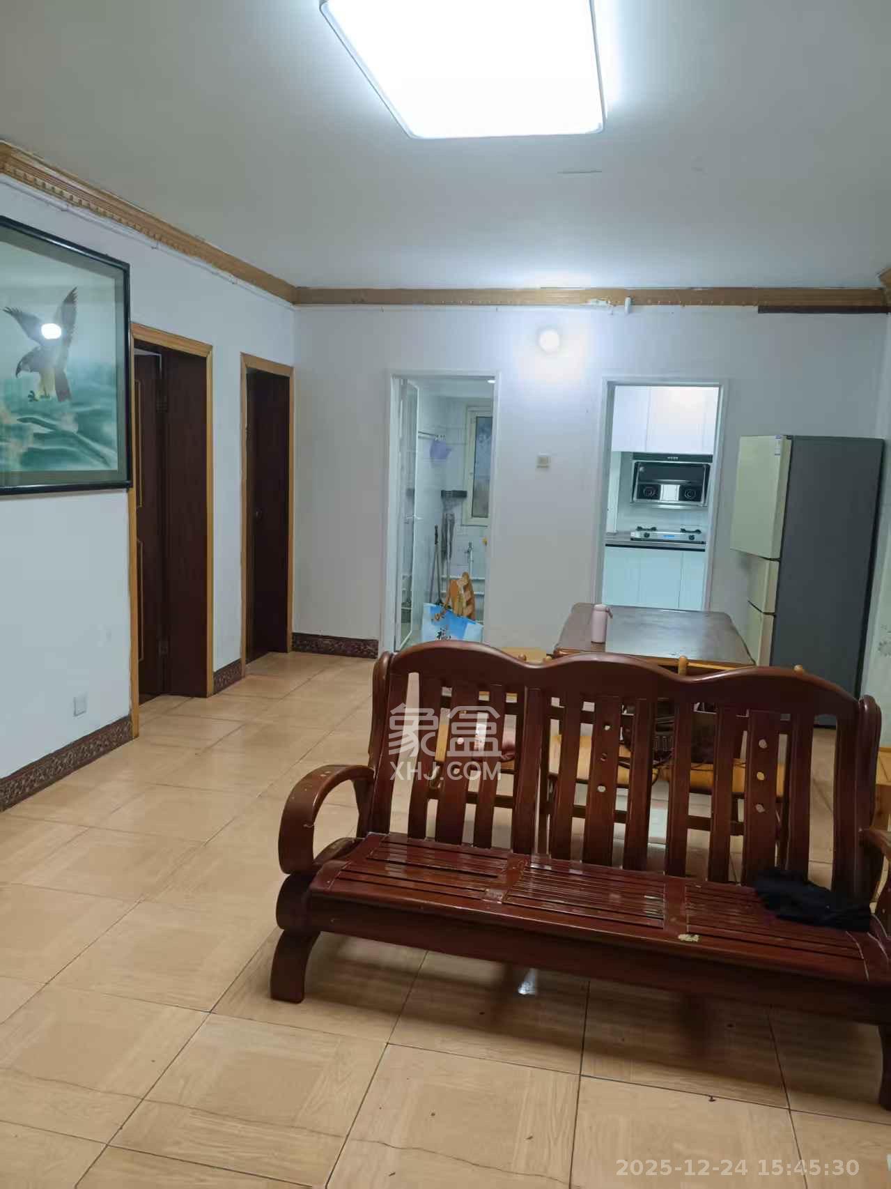 咸嘉花园  3室2厅1卫    2000.0元/月