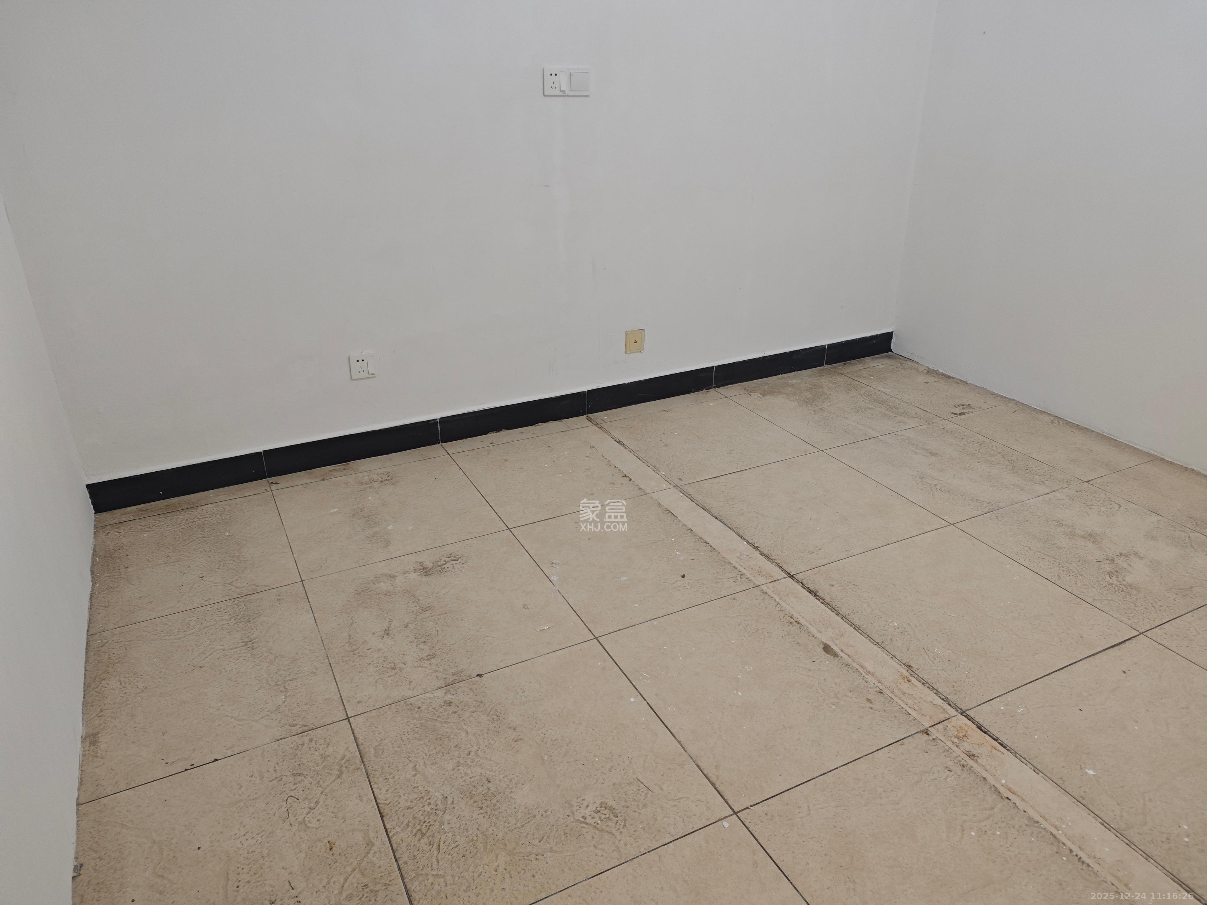 金峰小区南院   50.0㎡      1300.0元/月室内图