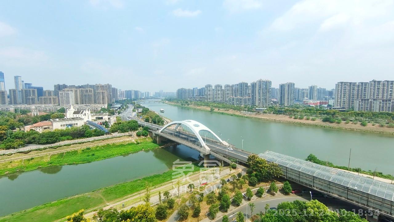 江河双水湾  4室2厅2卫    3900.0元/月