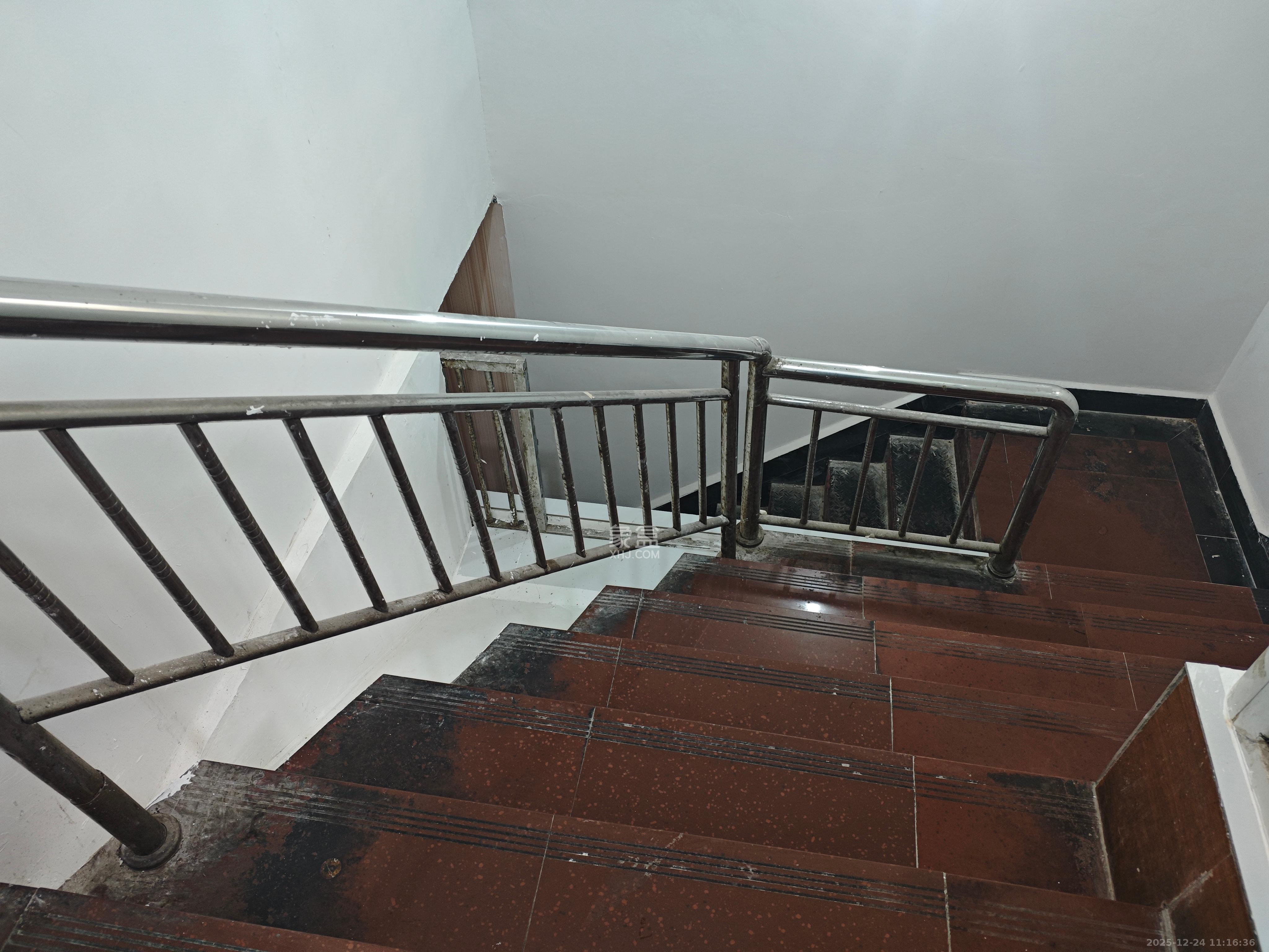 金峰小区南院   50.0㎡      1300.0元/月室内图