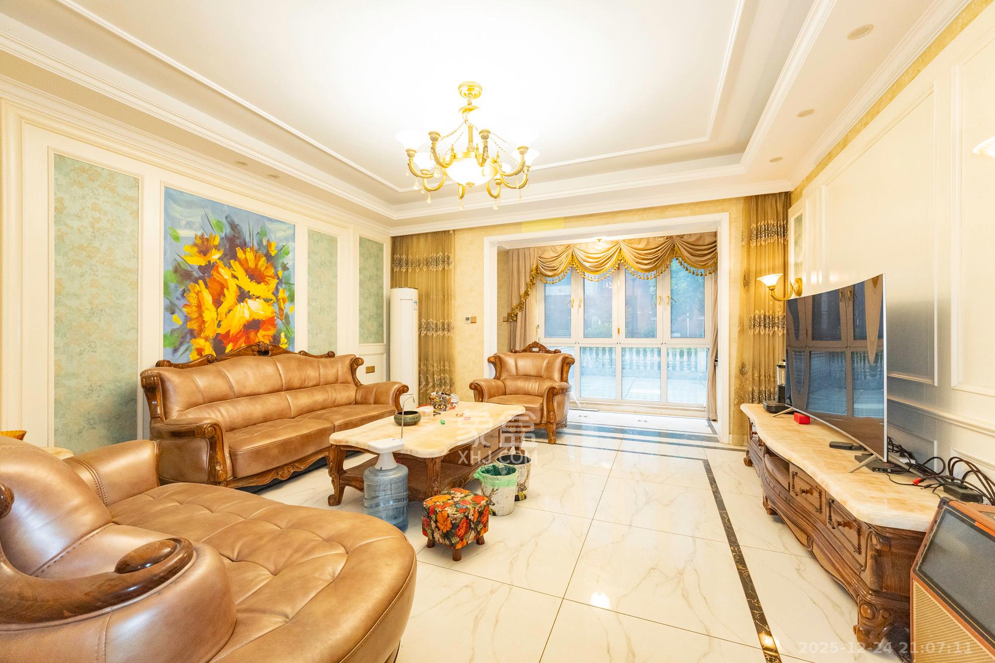 艾美潇湘  5室2厅2卫    188.0万