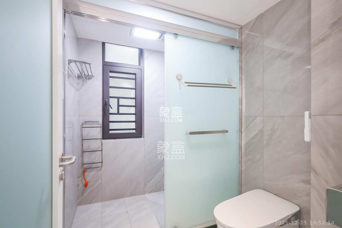 保利西海岸A区 4室2厅2卫 320.0万 保利西海岸A区 4室2厅2卫 320.0万卫生间