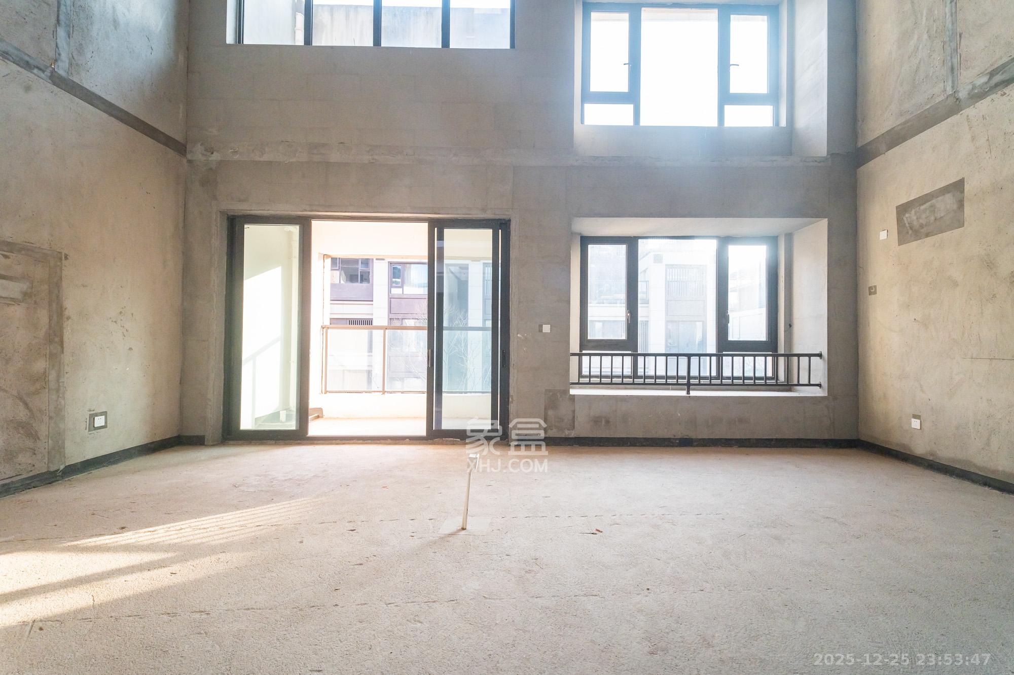 中交建发松雅院  5室2厅3卫    218.0万