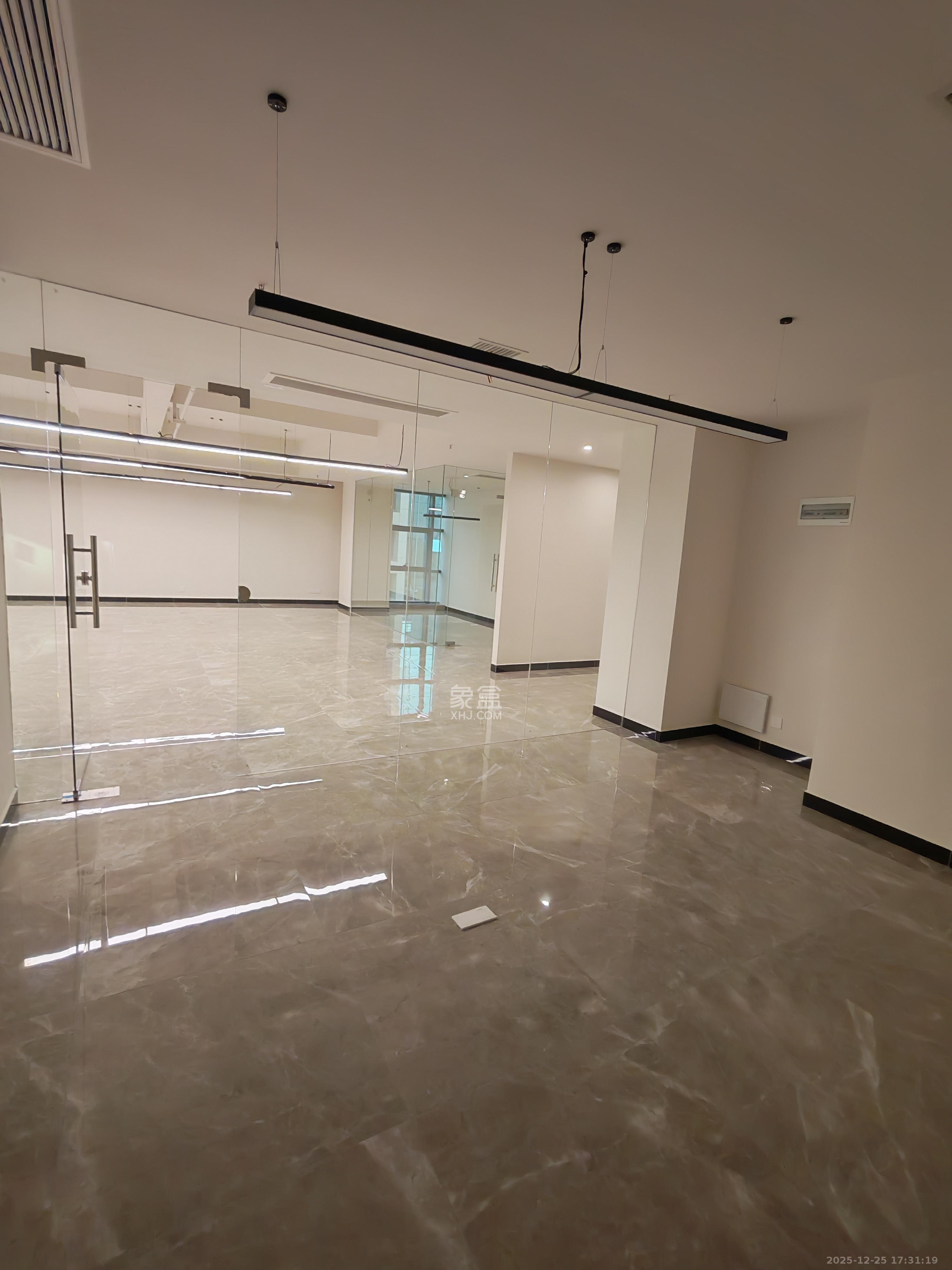 天经国际企业街区   243.63㎡      9000.0元/月室内图