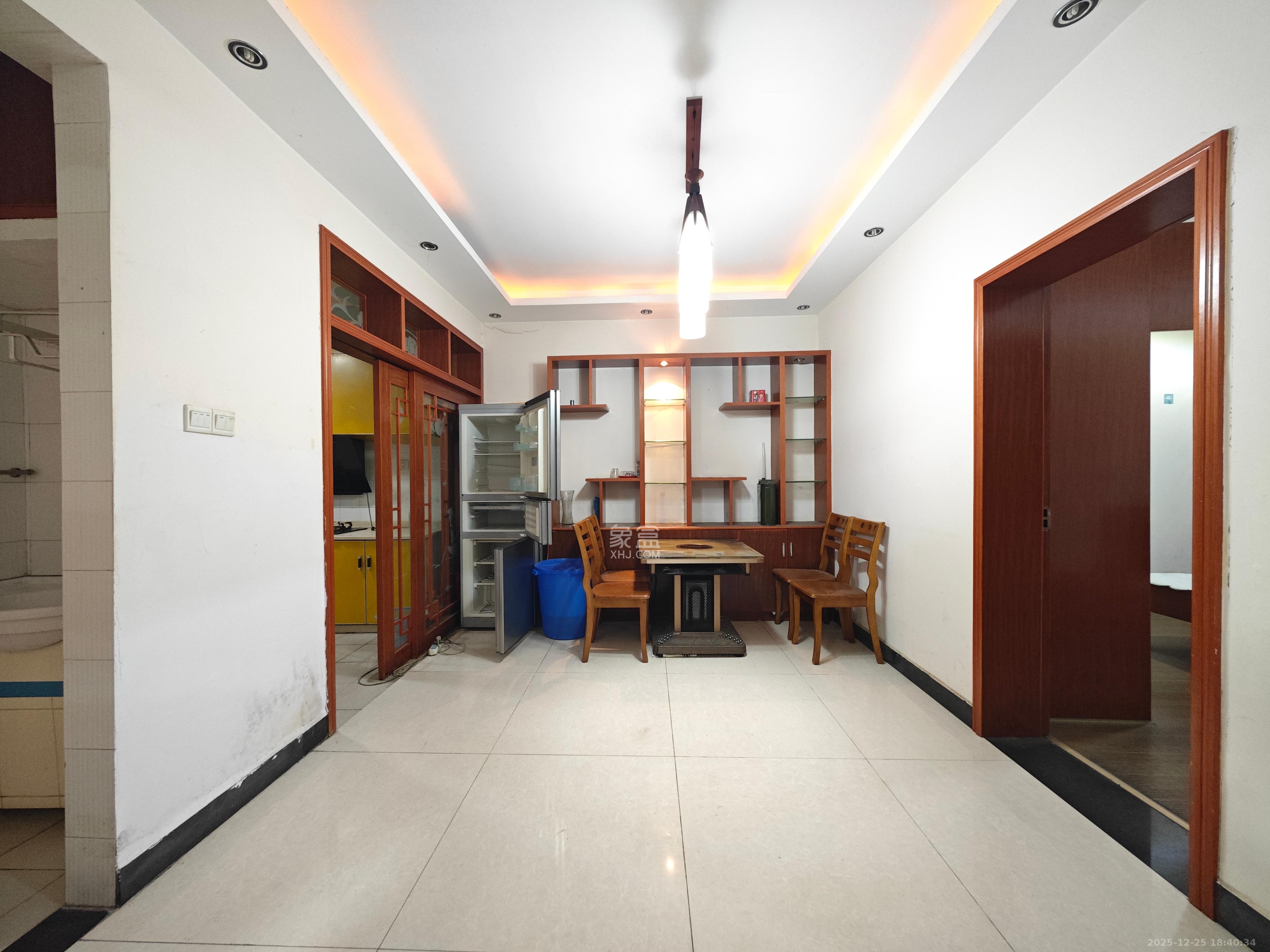 红星商务楼（红星蔬菜批发大市场）  3室2厅1卫    1600.0元/月室内图