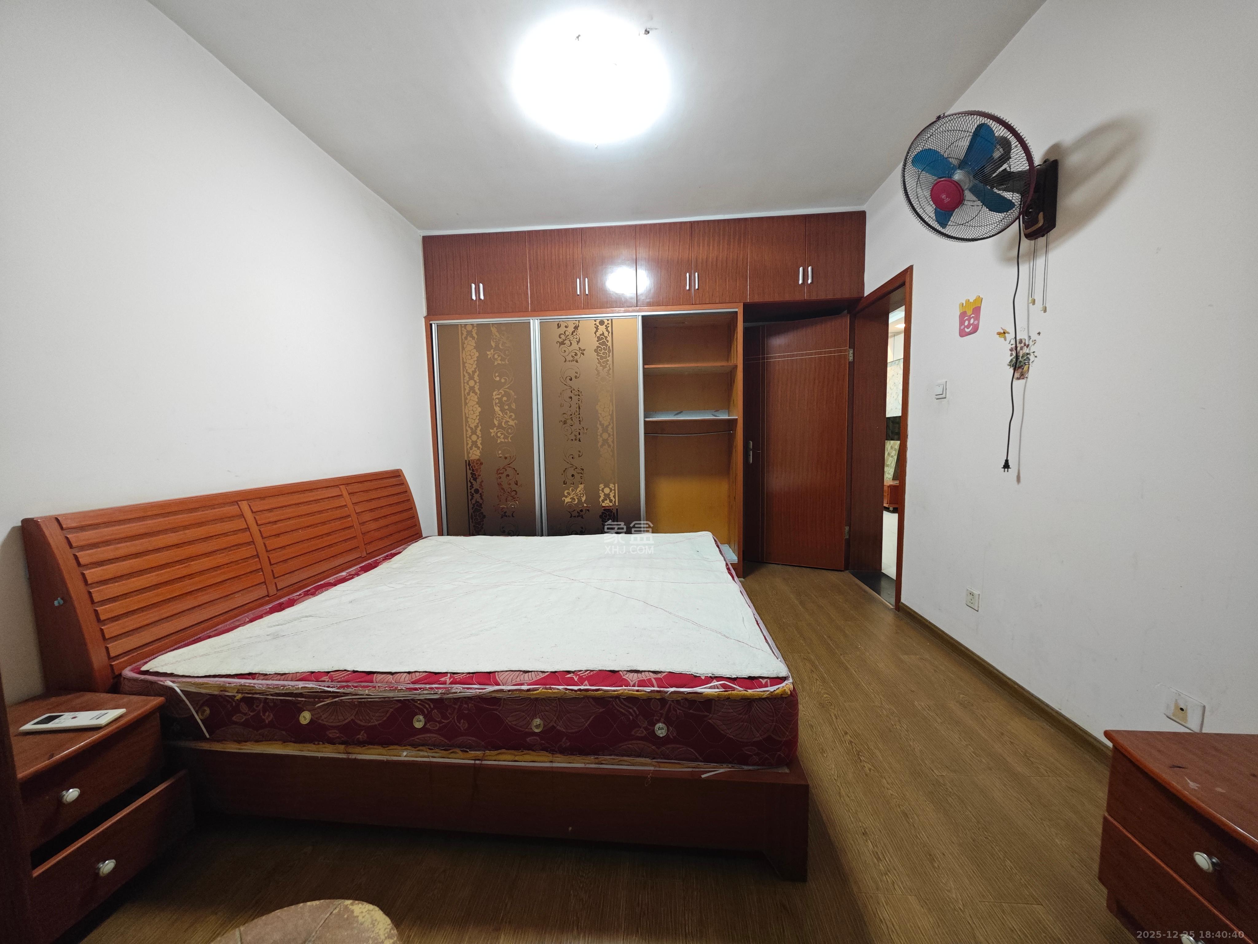 红星商务楼（红星蔬菜批发大市场）  3室2厅1卫    1600.0元/月室内图