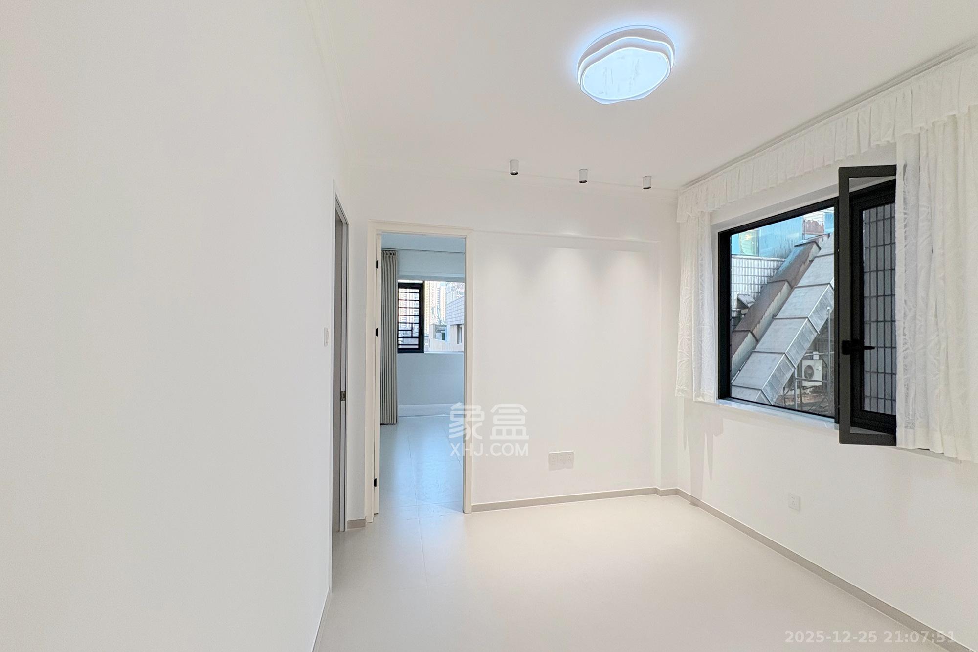 芙蓉广场农行单位宿舍  2室1厅1卫    67.0万