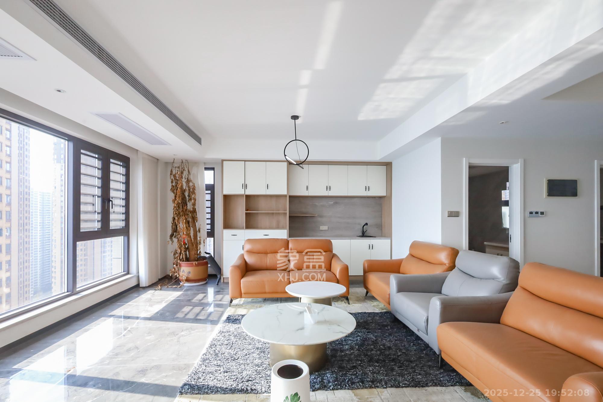 保利西海岸A区 4室2厅2卫 320.0万 保利西海岸A区 4室2厅2卫 320.0万客厅