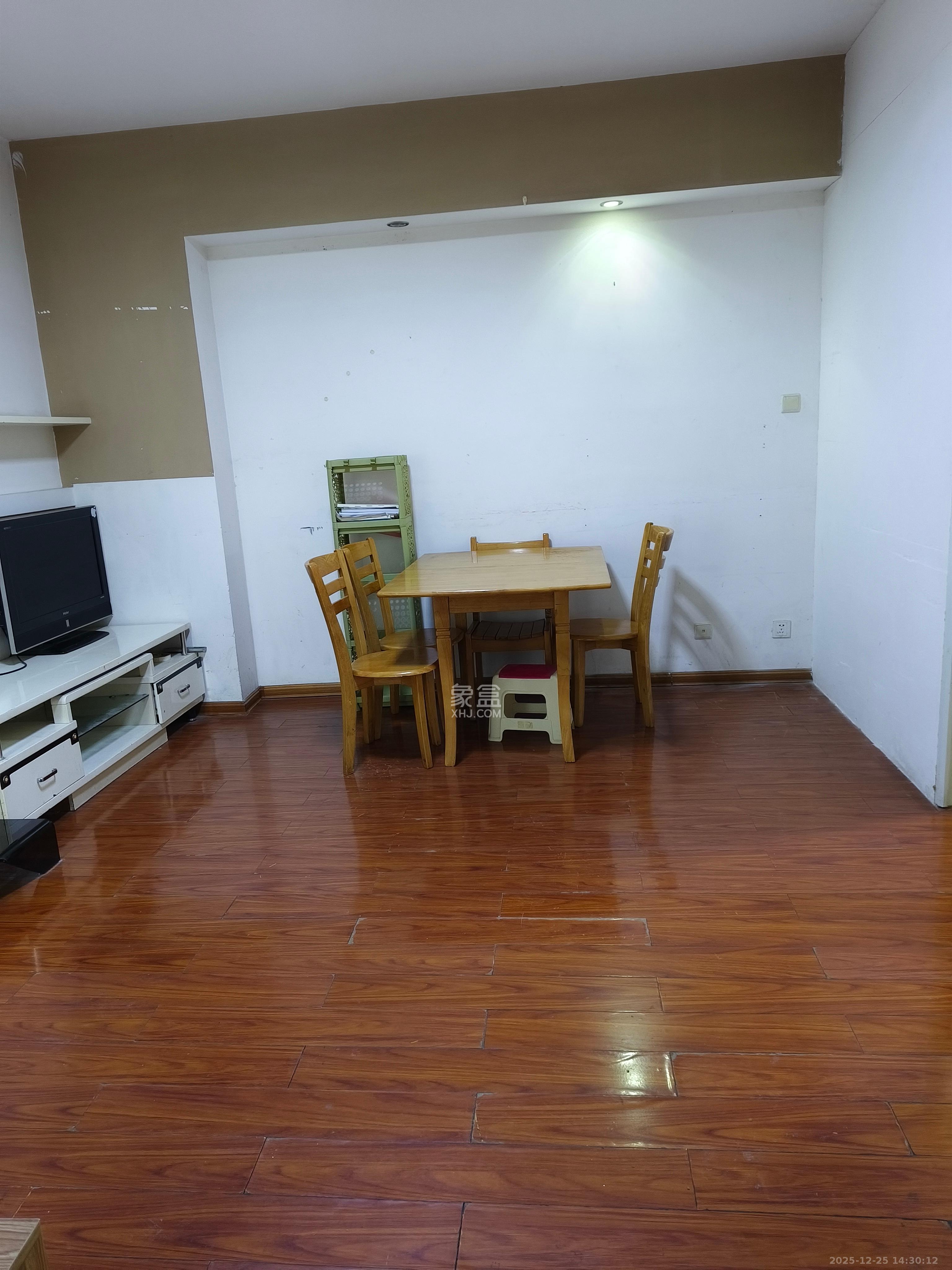 建鸿达华都（华都小户型及大华写字楼）  2室1厅1卫    2400.0元/月