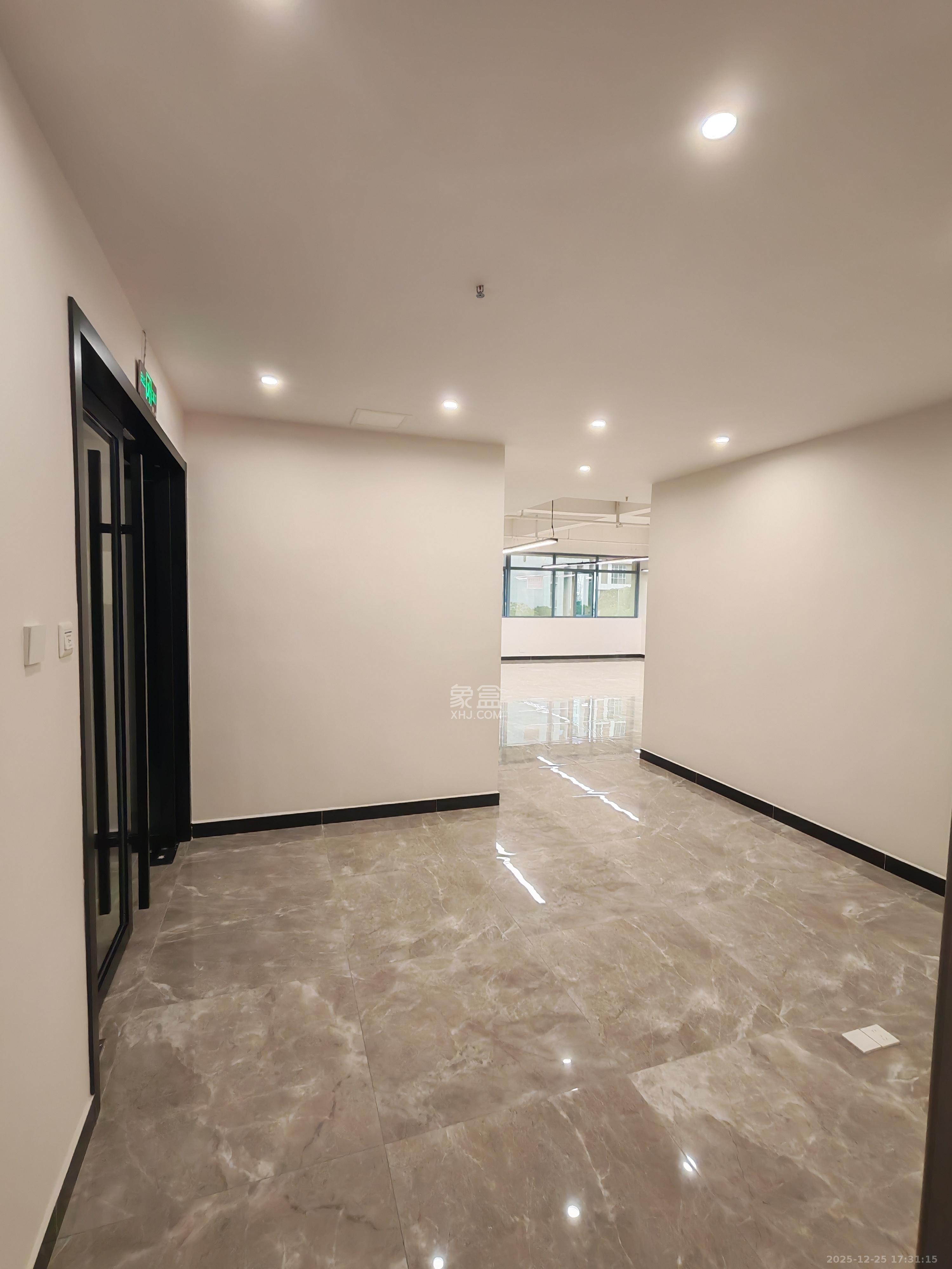 天经国际企业街区   243.63㎡      9000.0元/月室内图