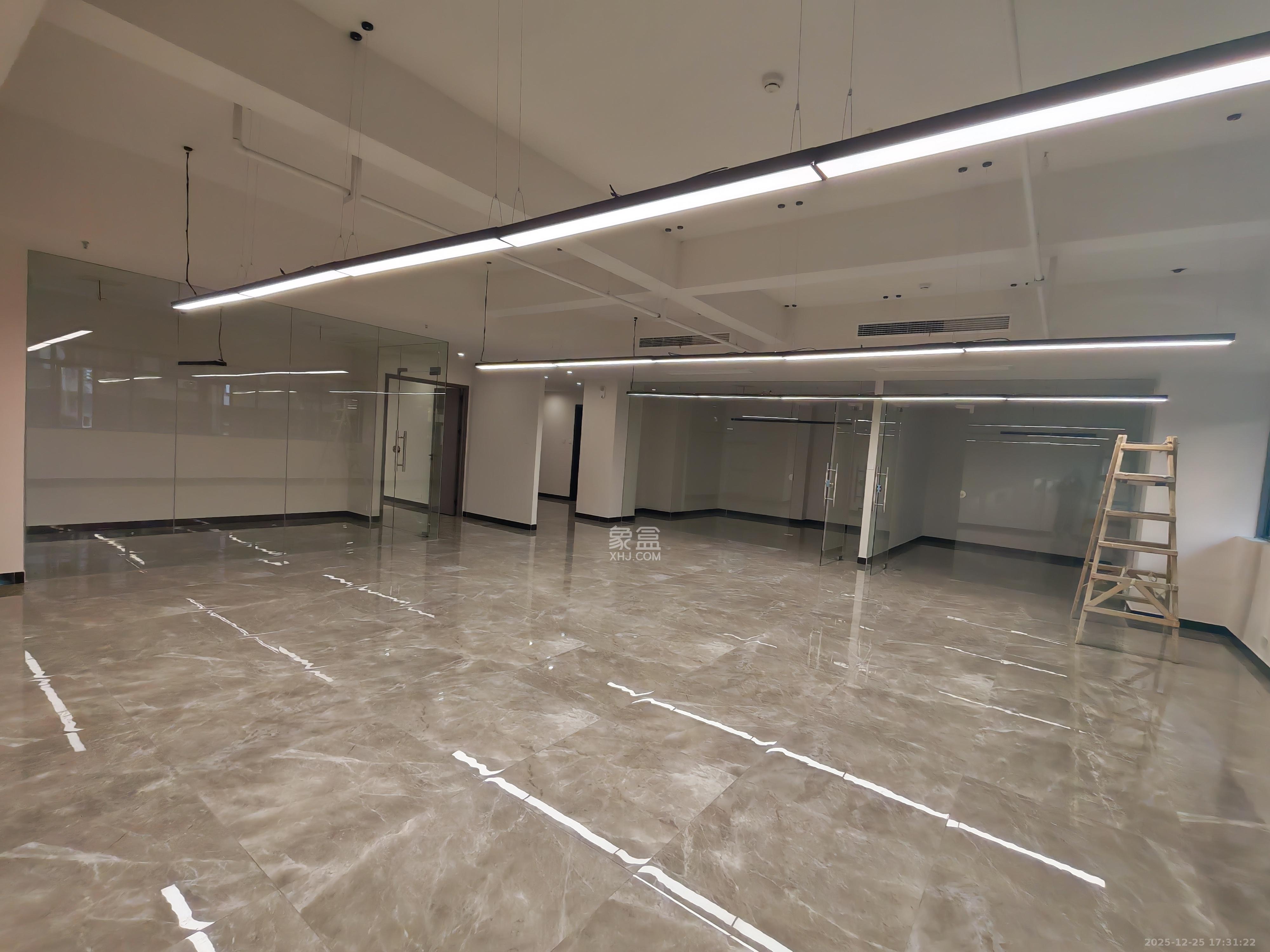 天经国际企业街区   243.63㎡      9000.0元/月室内图