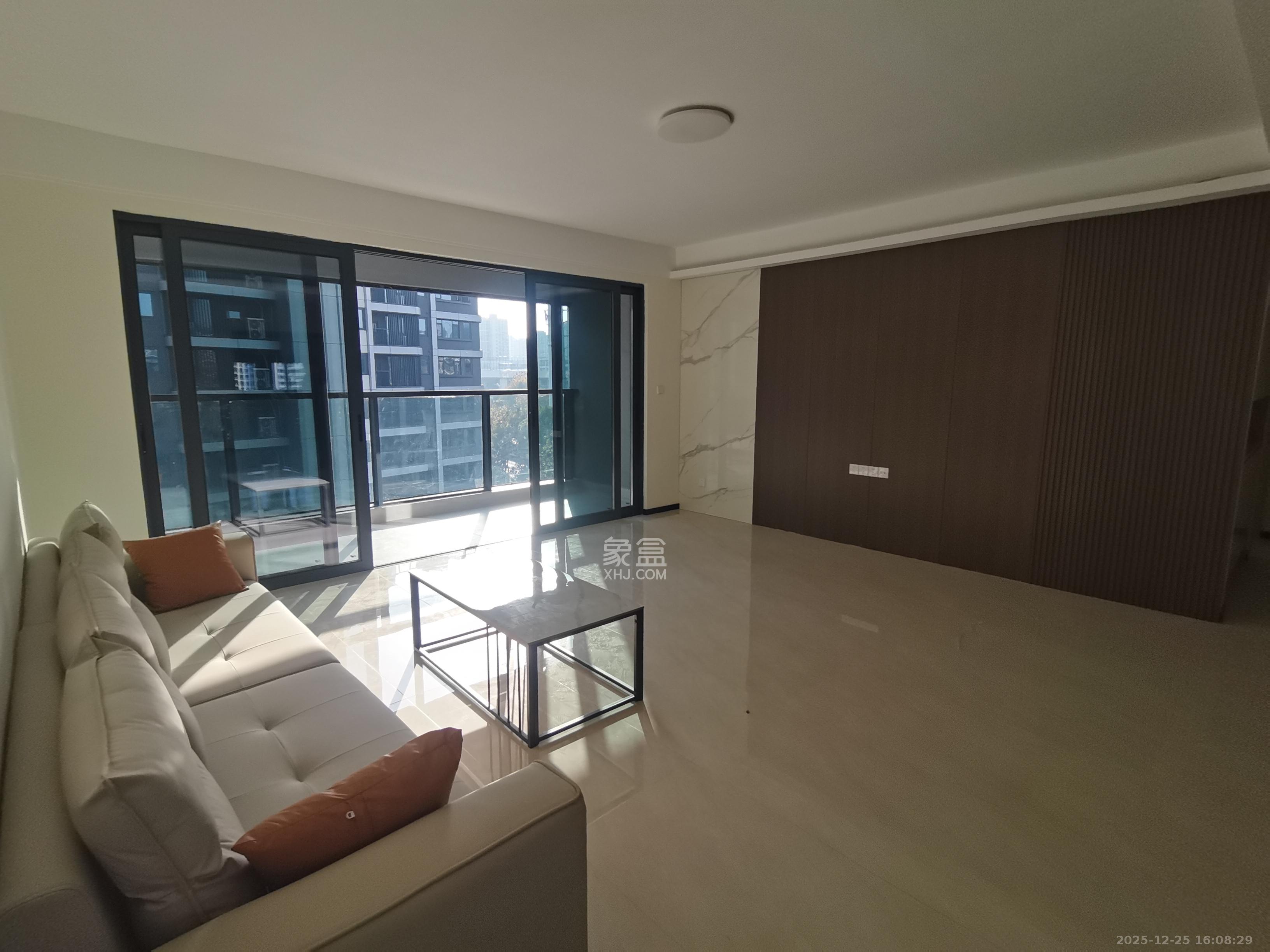 嘉信博麓郡  4室2厅3卫    6000.0元/月