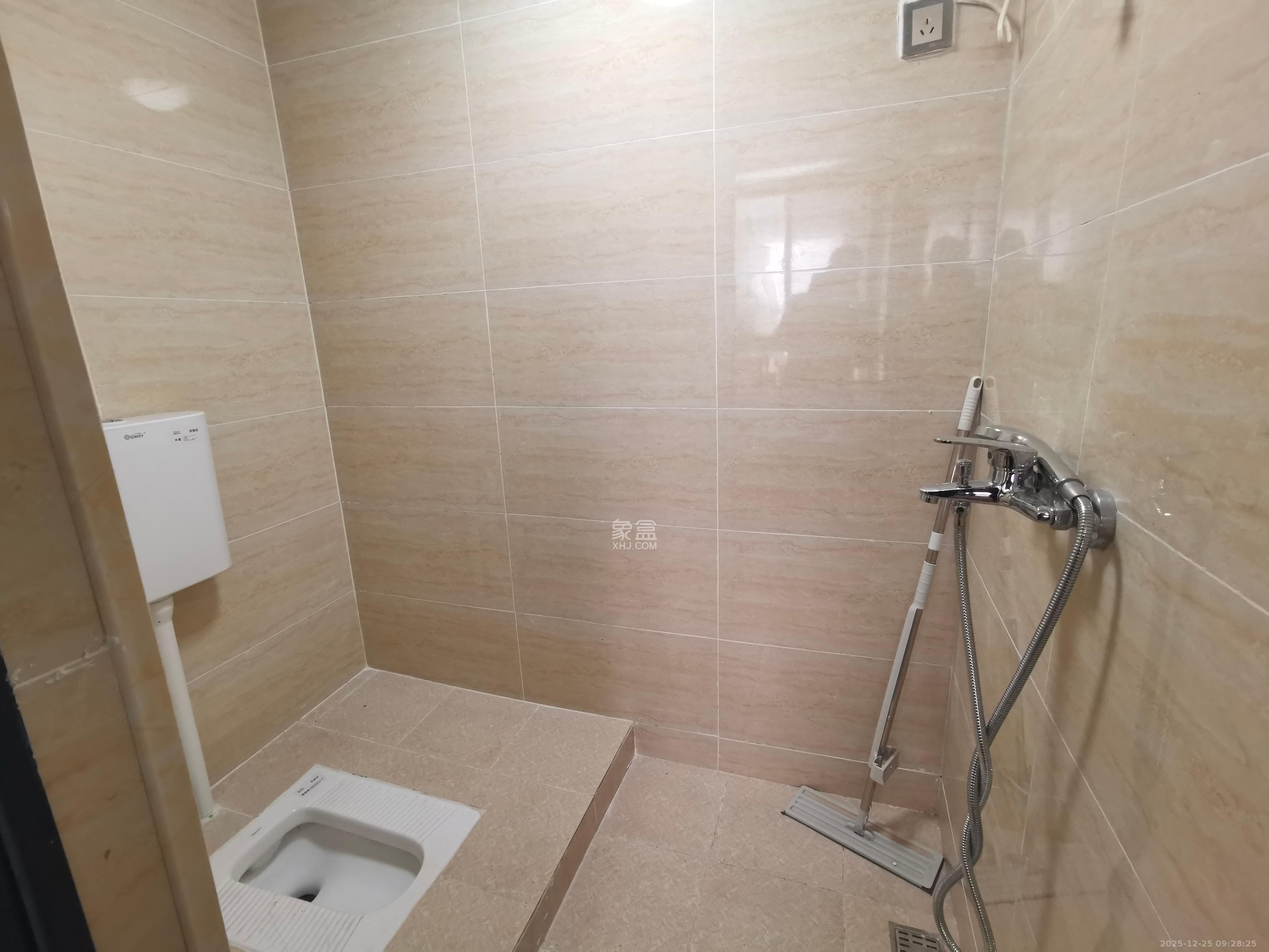 长房中庭国际（东郡华蓉广场）  3室1厅2卫    5200.0元/月室内图