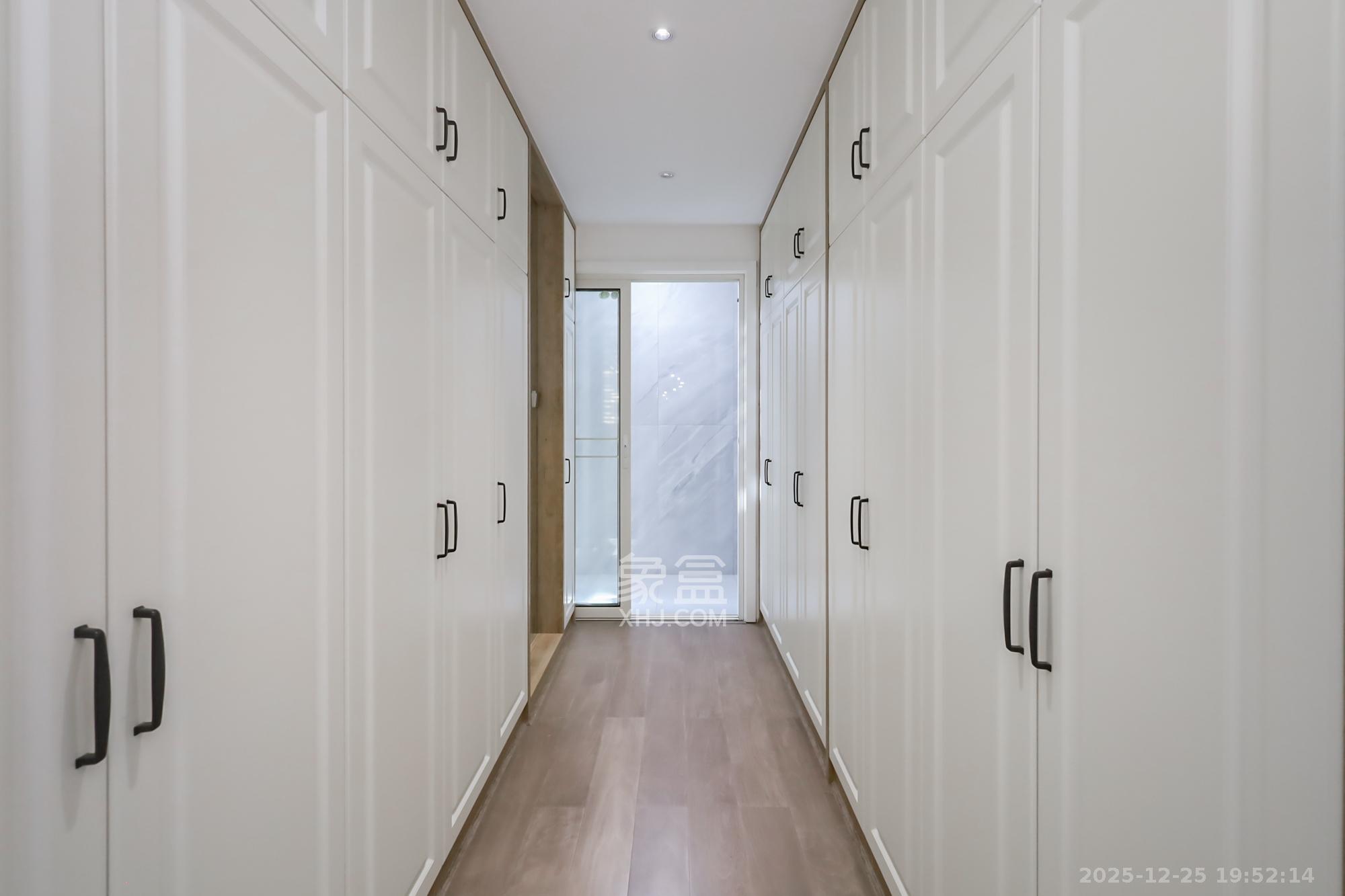 保利西海岸A区  4室2厅2卫    320.0万其他