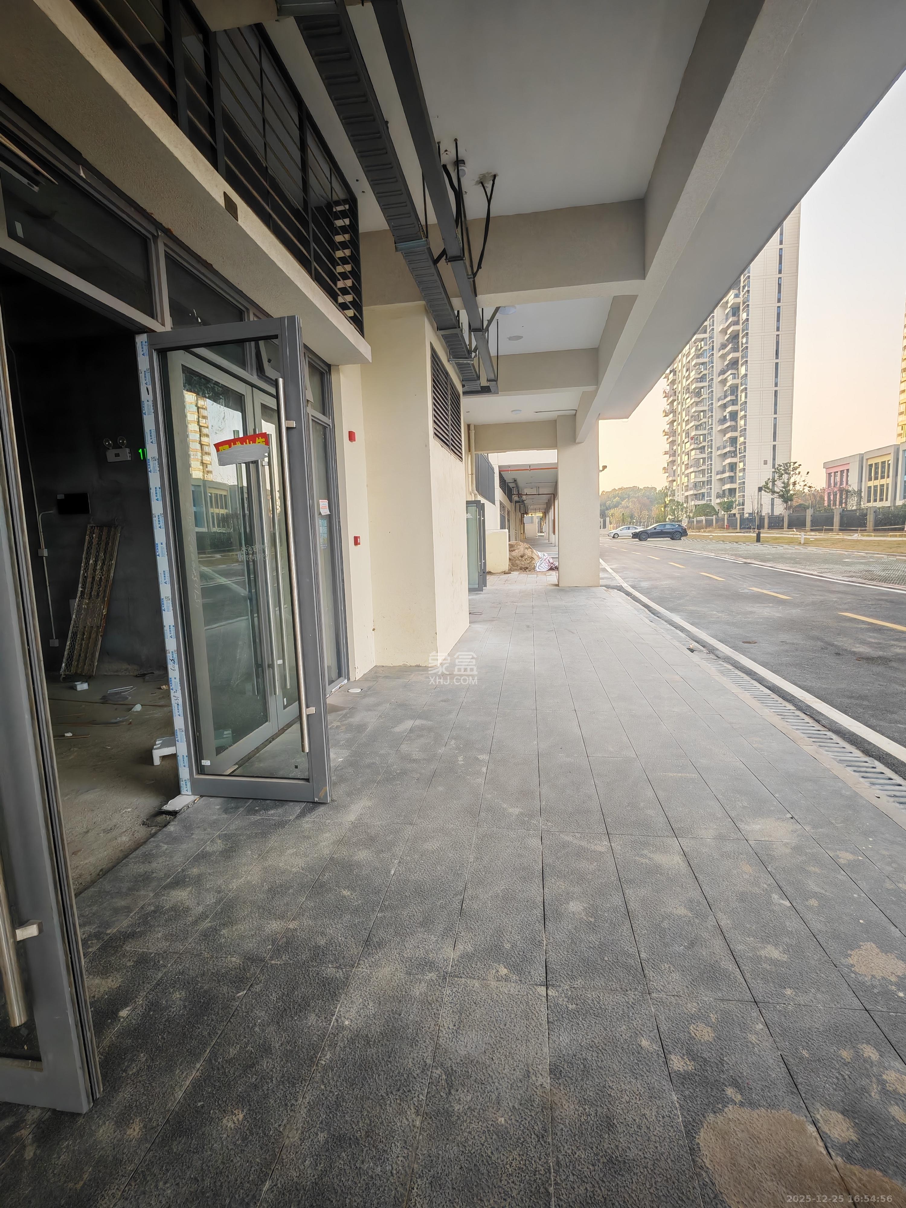 山月嘉园   76.0㎡      12500.0元/月室内图