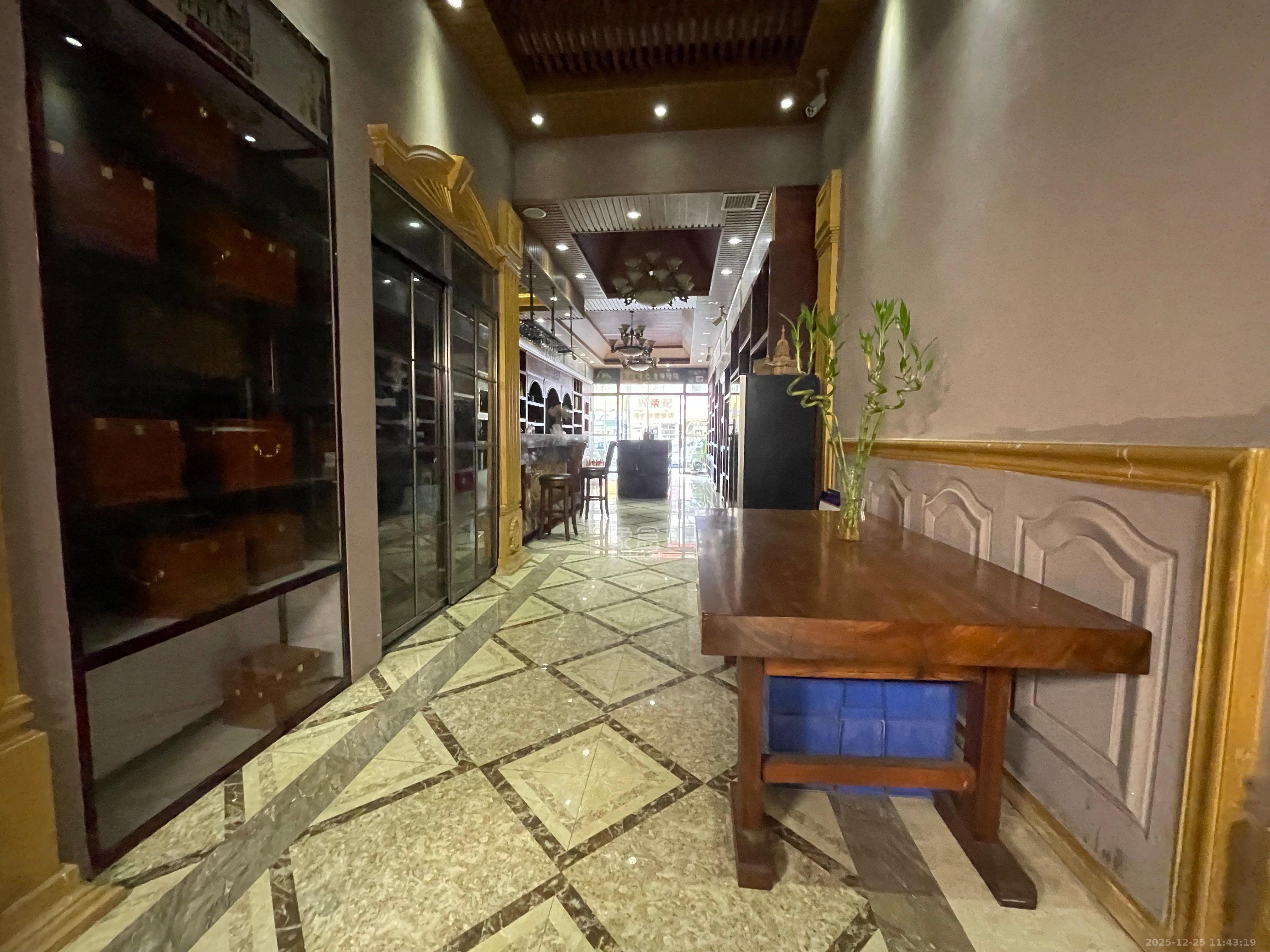 华润凤凰城三期   285.0㎡      12000.0元/月室内图