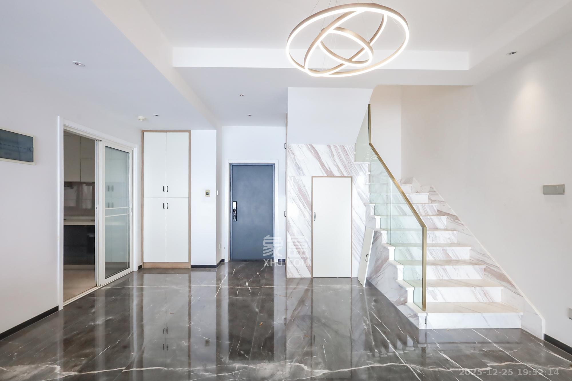 保利西海岸A区  4室2厅2卫    320.0万其他