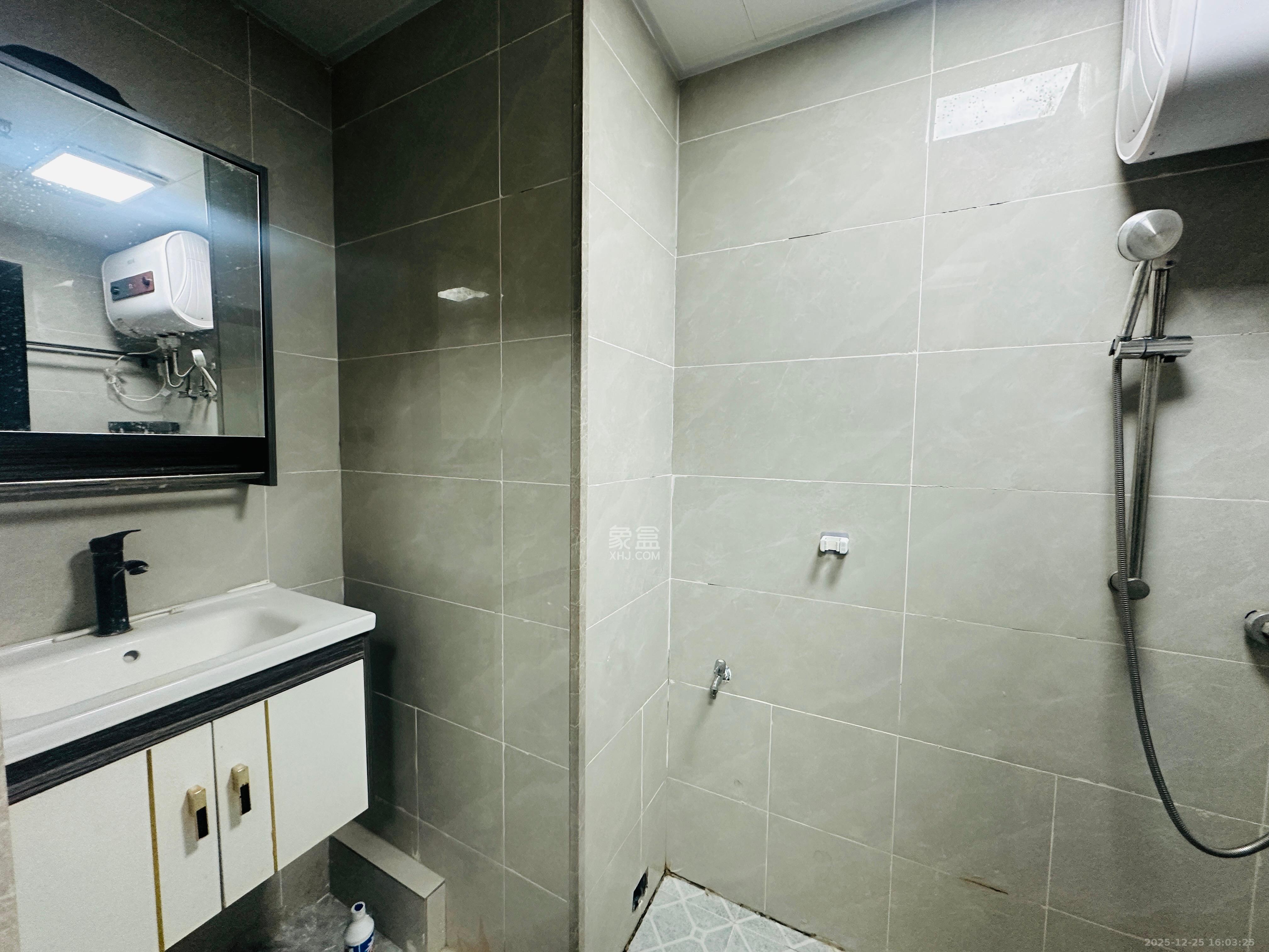 新力铂园（江山云著）  1室1厅1卫    1300.0元/月室内图