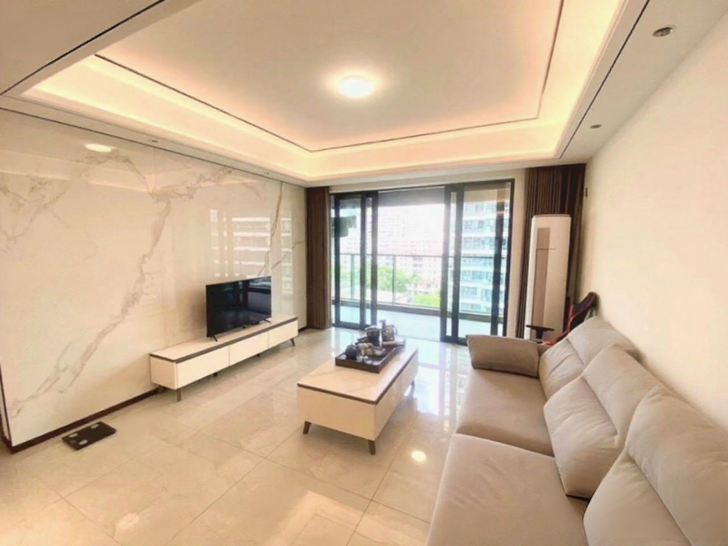 招商雍华府  3室2厅2卫    240.0万