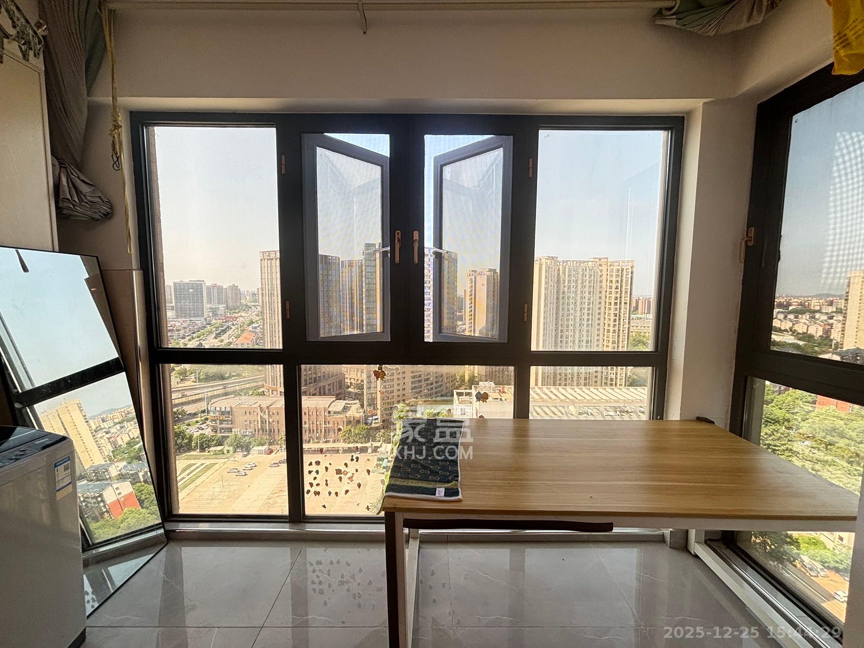 中南红领邦（红星嘉和苑）  3室2厅2卫    2300.0元/月