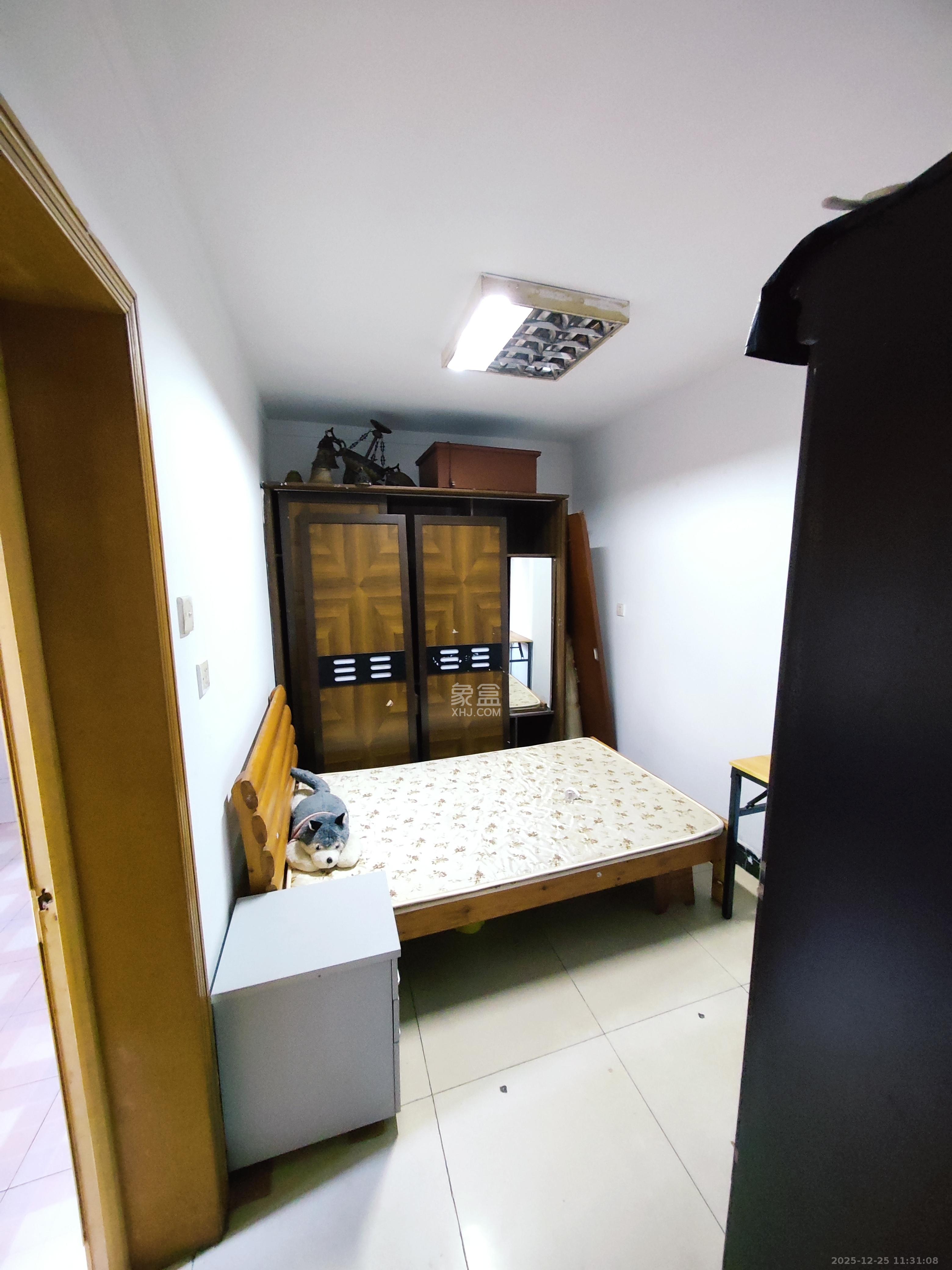 海东青大厦  4室2厅2卫    3200.0元/月室内图