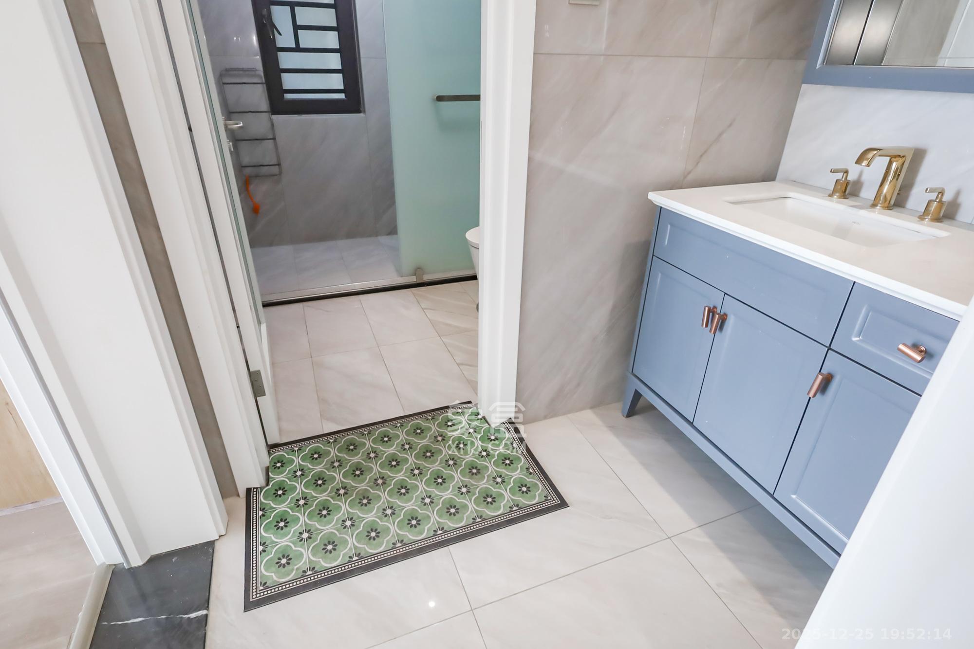 保利西海岸A区  4室2厅2卫    320.0万卫生间