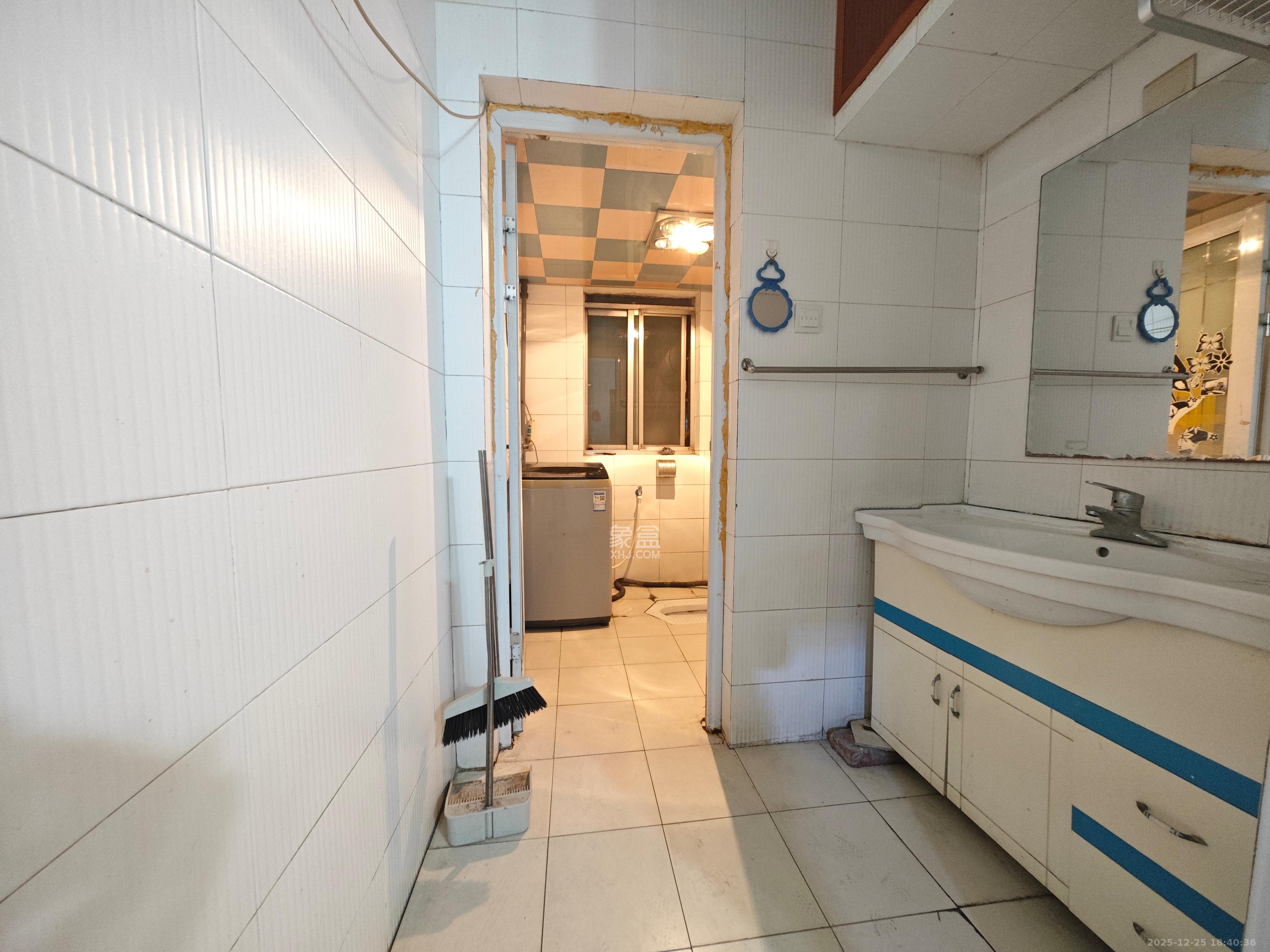 红星商务楼（红星蔬菜批发大市场）  3室2厅1卫    1600.0元/月室内图