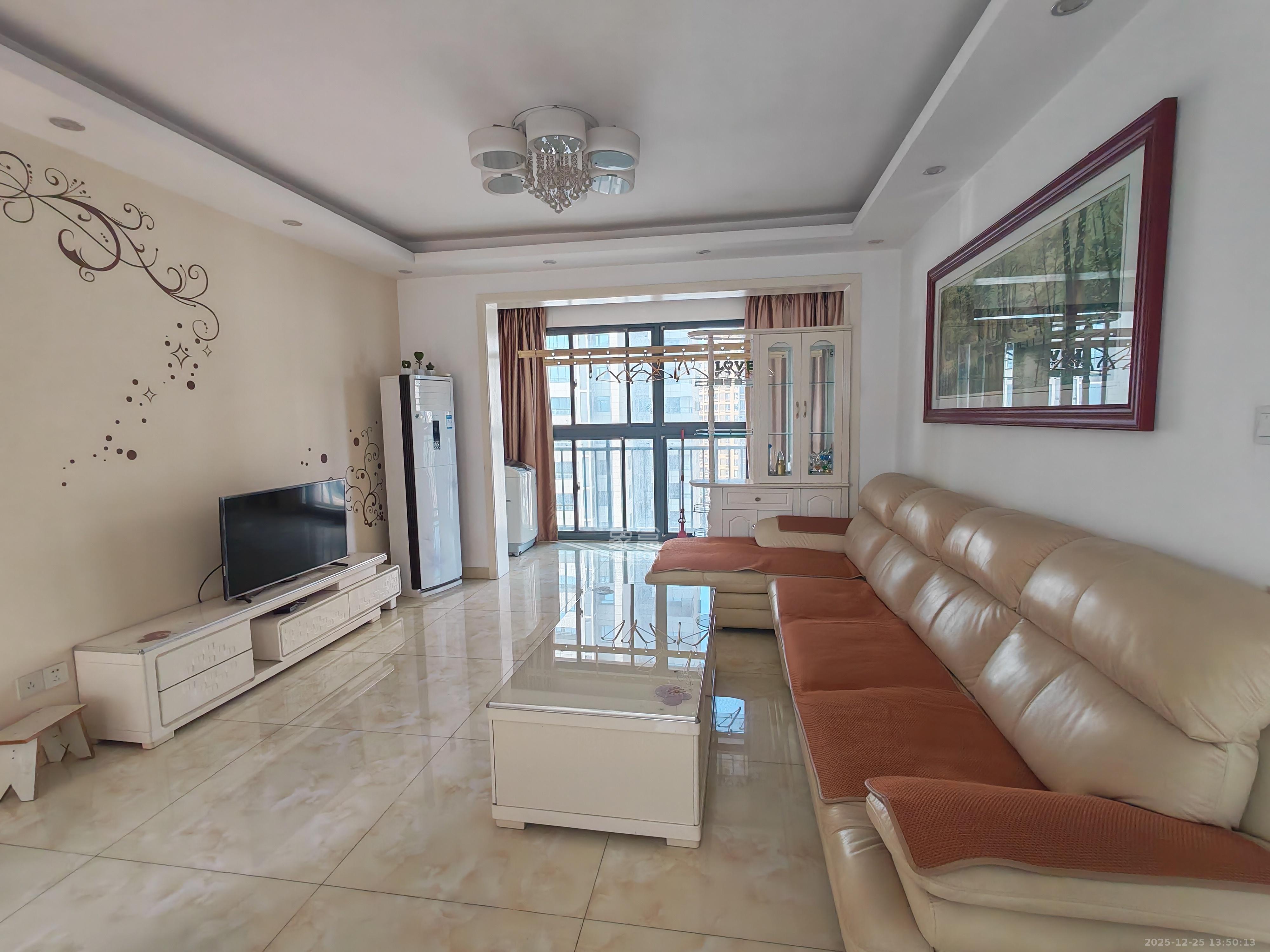 秀峰景园（领秀峰）  3室2厅2卫    2300.0元/月