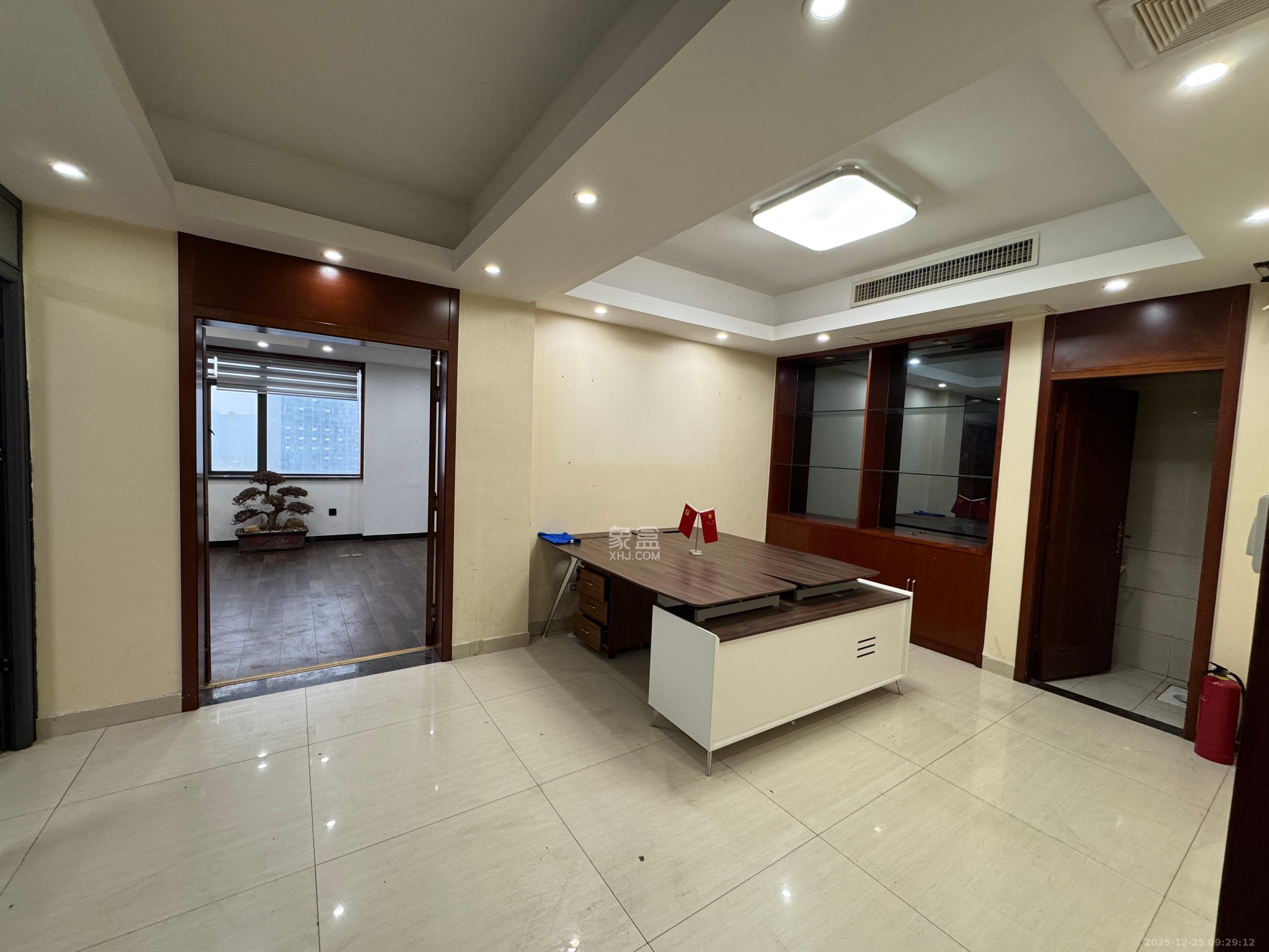 长房中庭国际（东郡华蓉广场）  3室1厅2卫    5200.0元/月