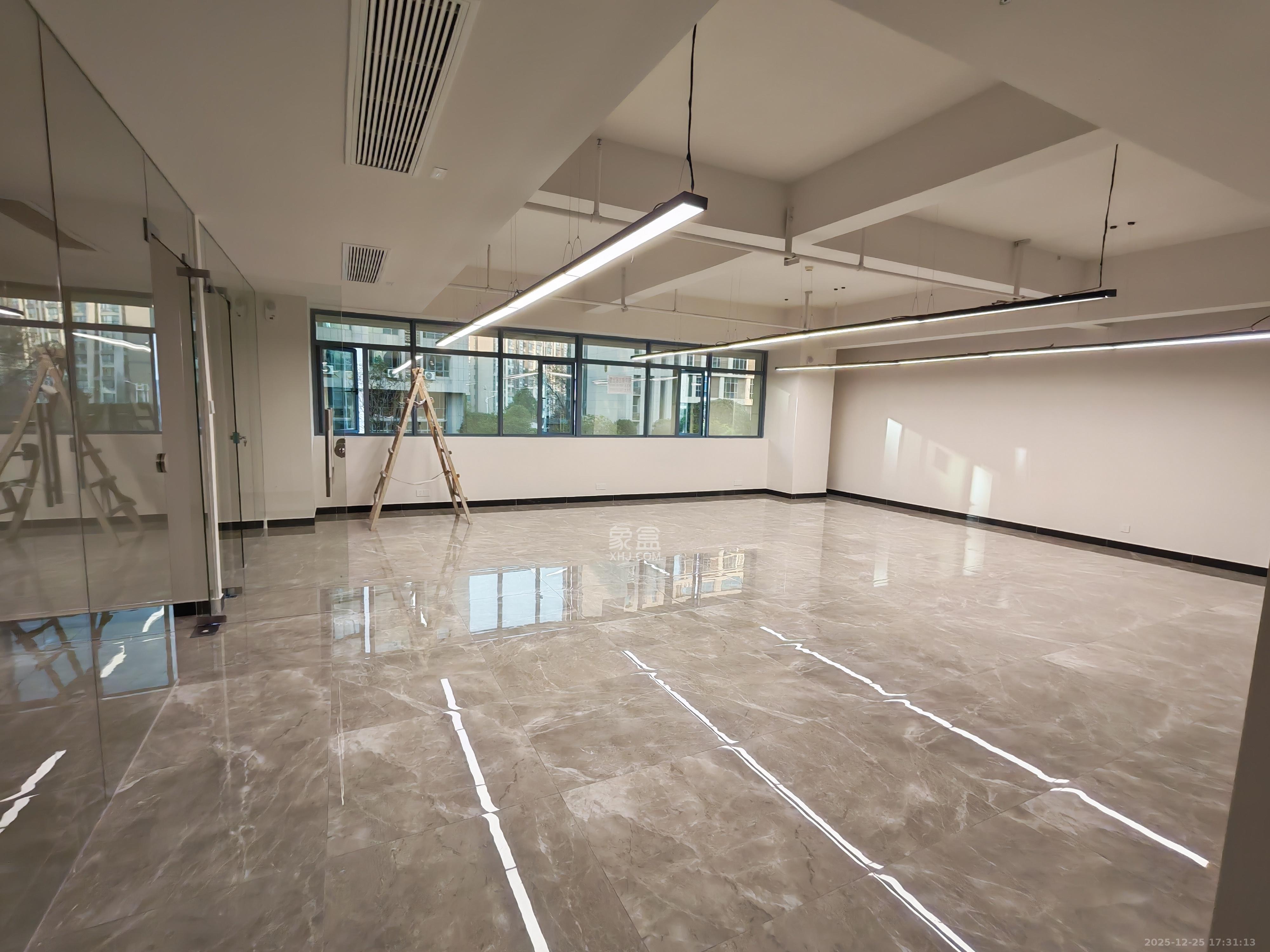 天经国际企业街区   243.63㎡      9000.0元/月