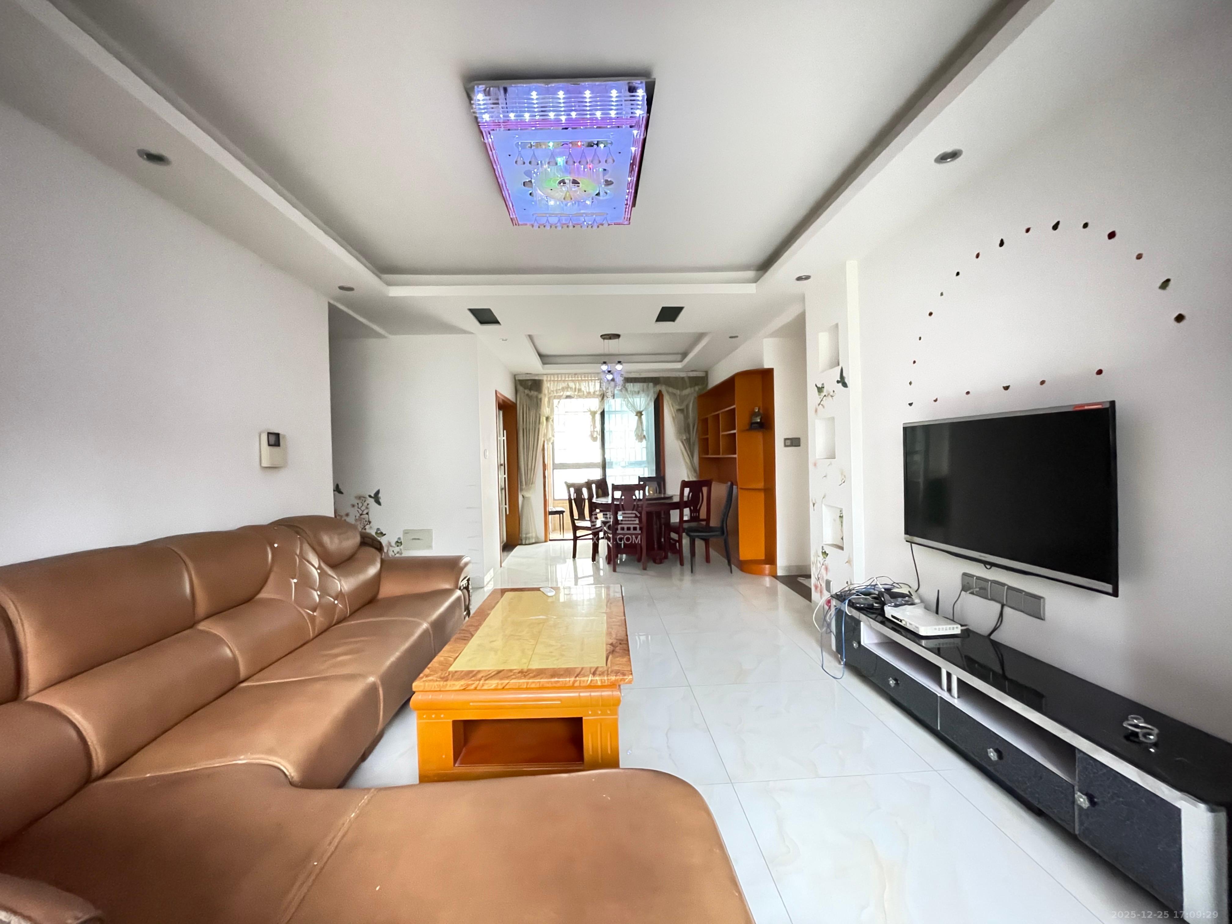 保利麓谷林语B区  3室2厅2卫    2400.0元/月