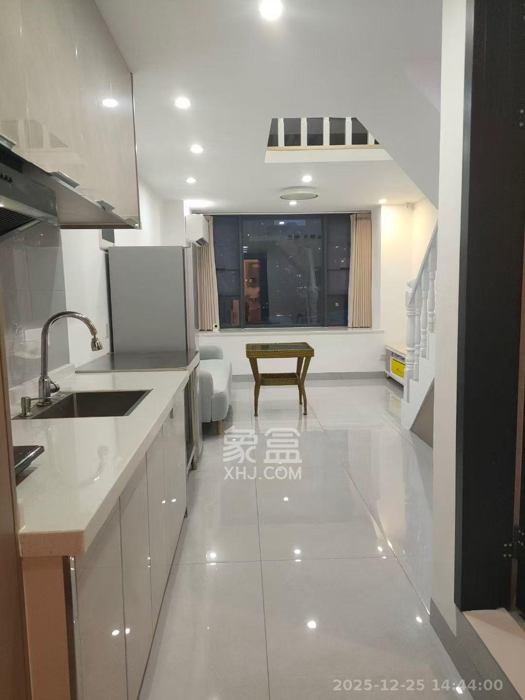 恒伟星中心  1室0厅0卫    2000.0元/月