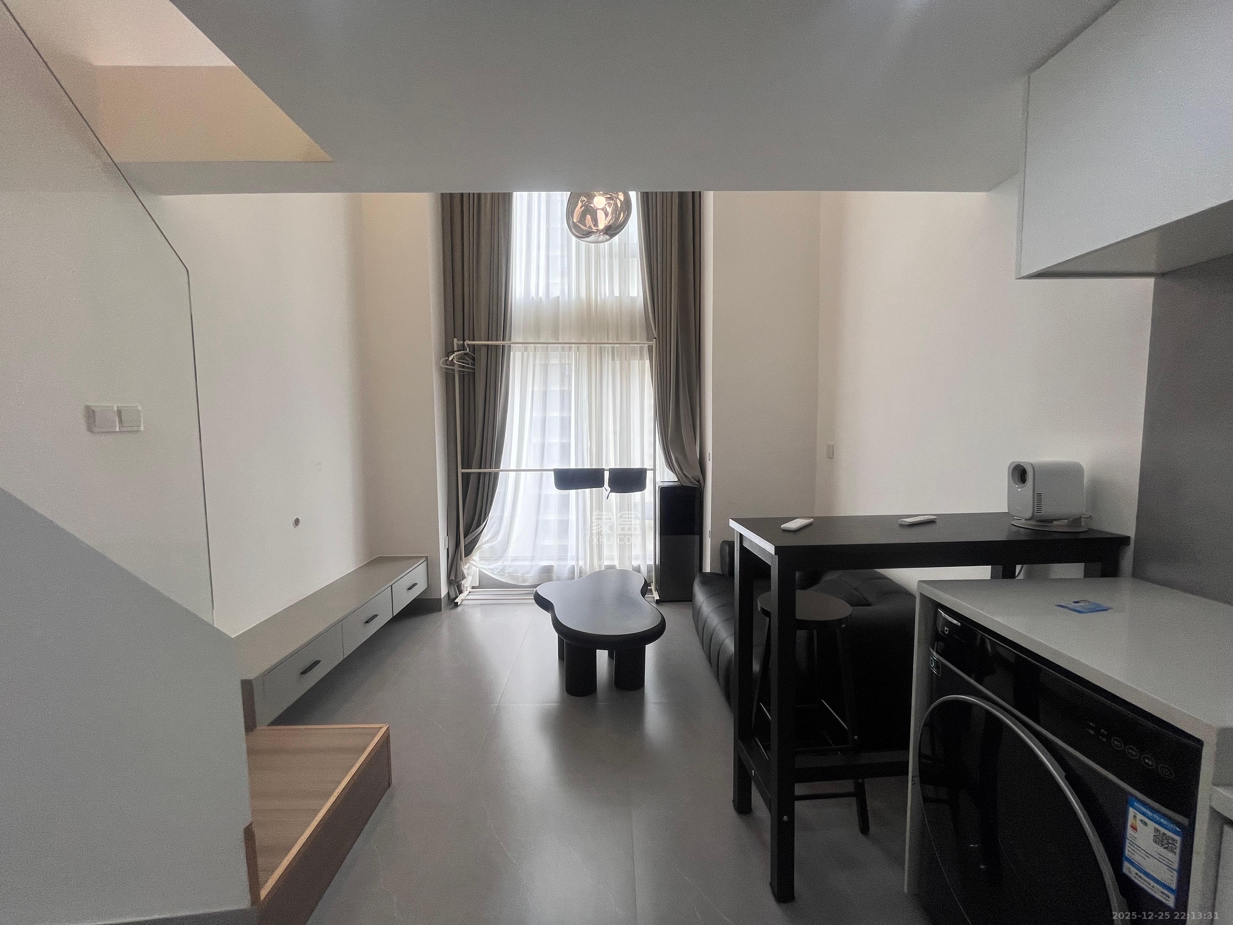 卓越江岸  1室0厅0卫    2400.0元/月