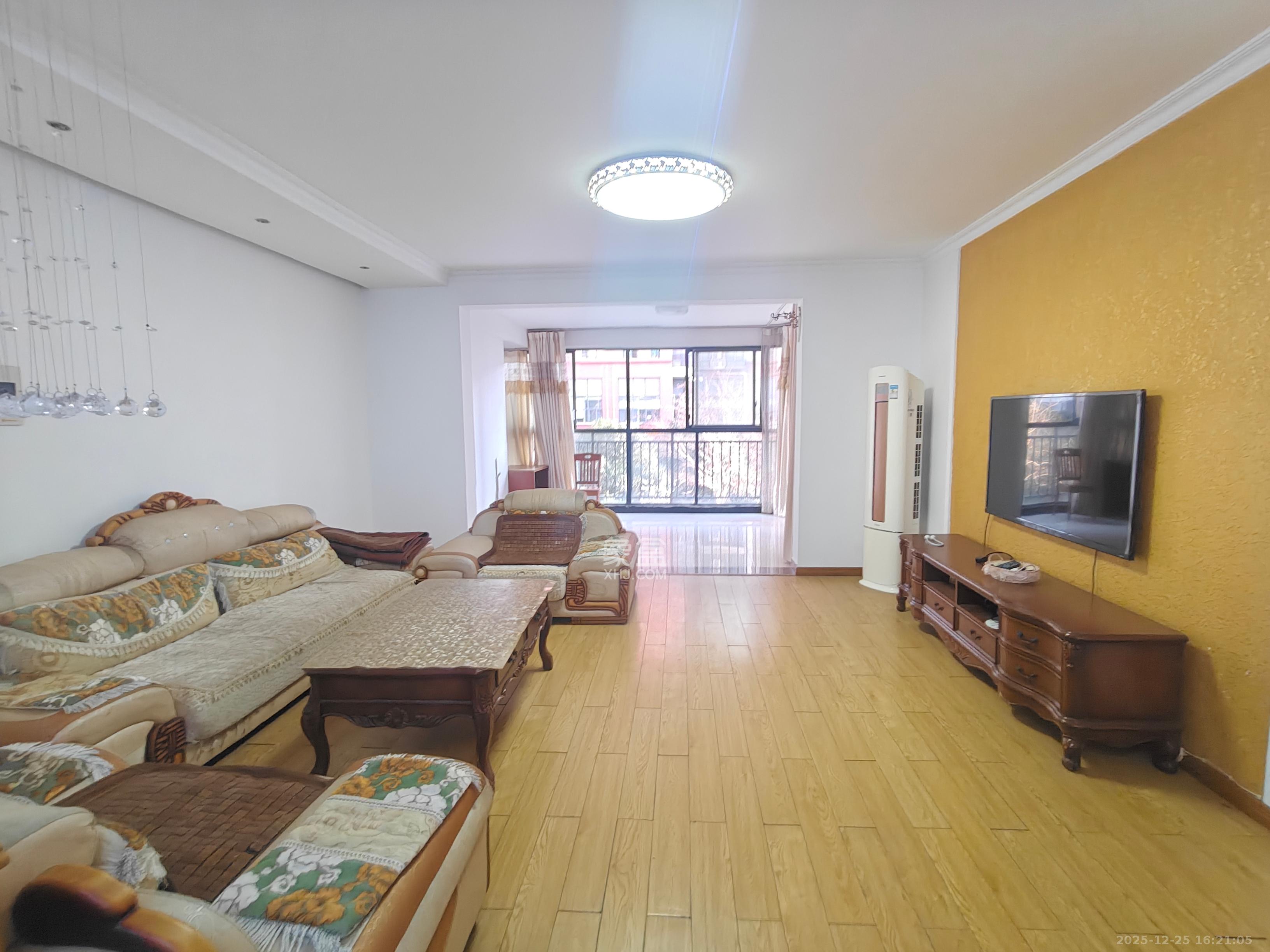 运通尊苑  4室2厅2卫    3000.0元/月