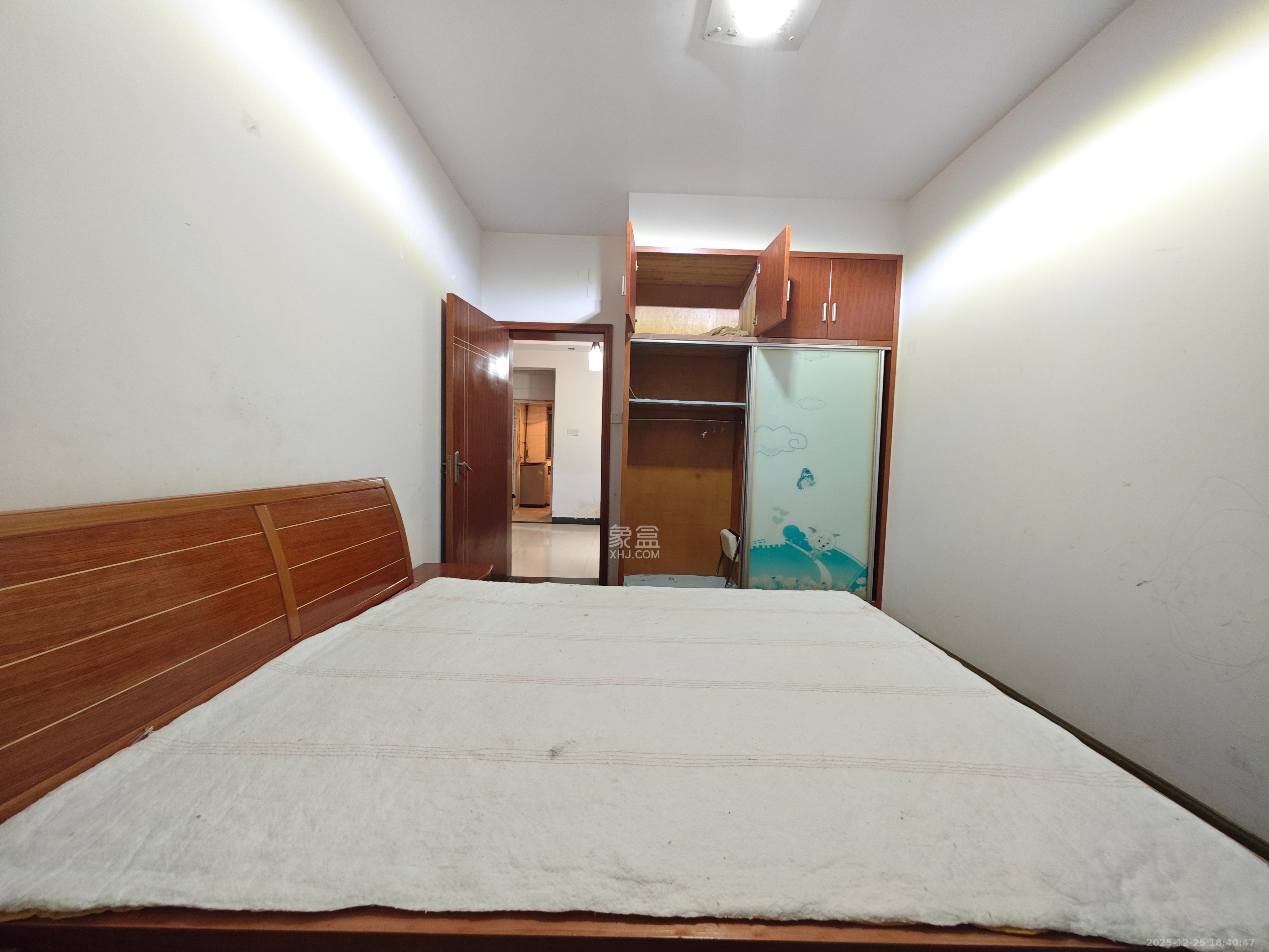 红星商务楼(红星蔬菜批发大市场) 3室2厅1卫 1600.0元/月 红星商务楼(红星蔬菜批发大市场) 3室2厅1卫 1600.0元/月室内图