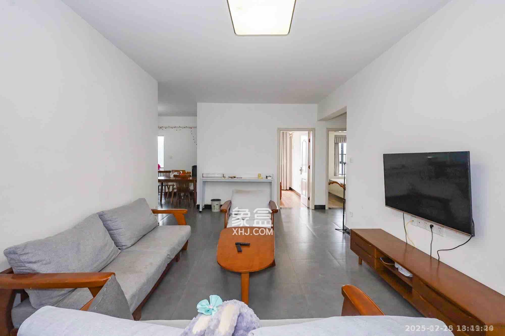 中交里城  3室2厅2卫    3200.0元/月