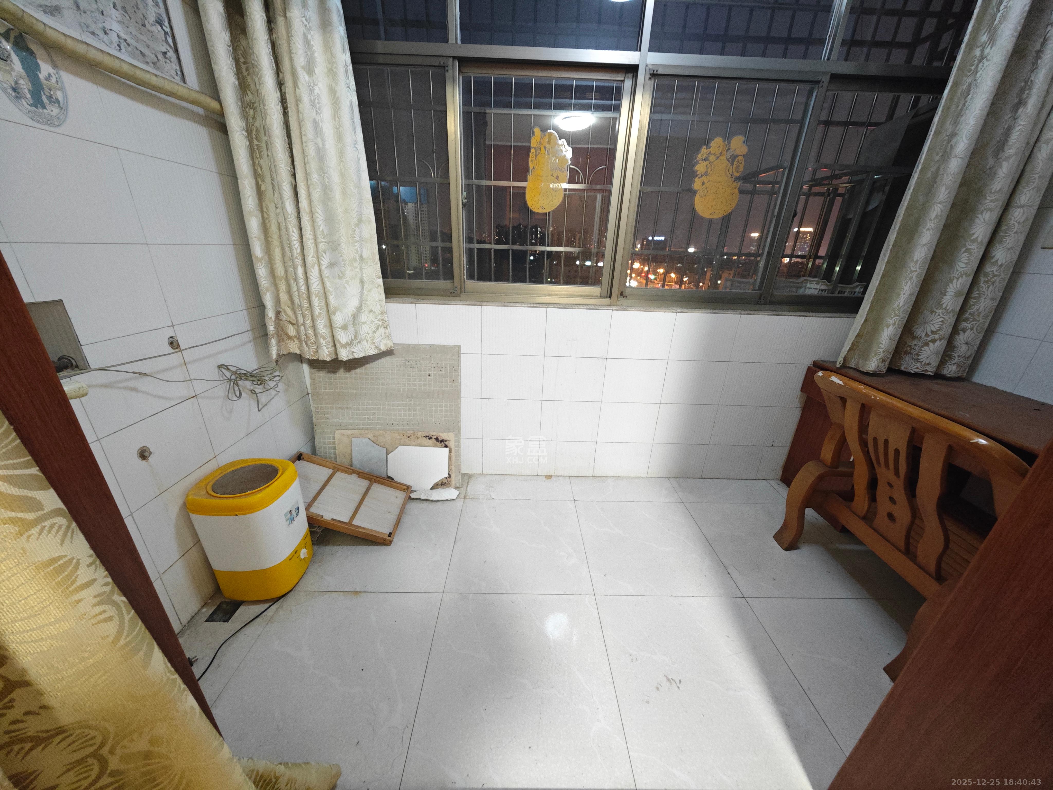 红星商务楼（红星蔬菜批发大市场）  3室2厅1卫    1600.0元/月室内图