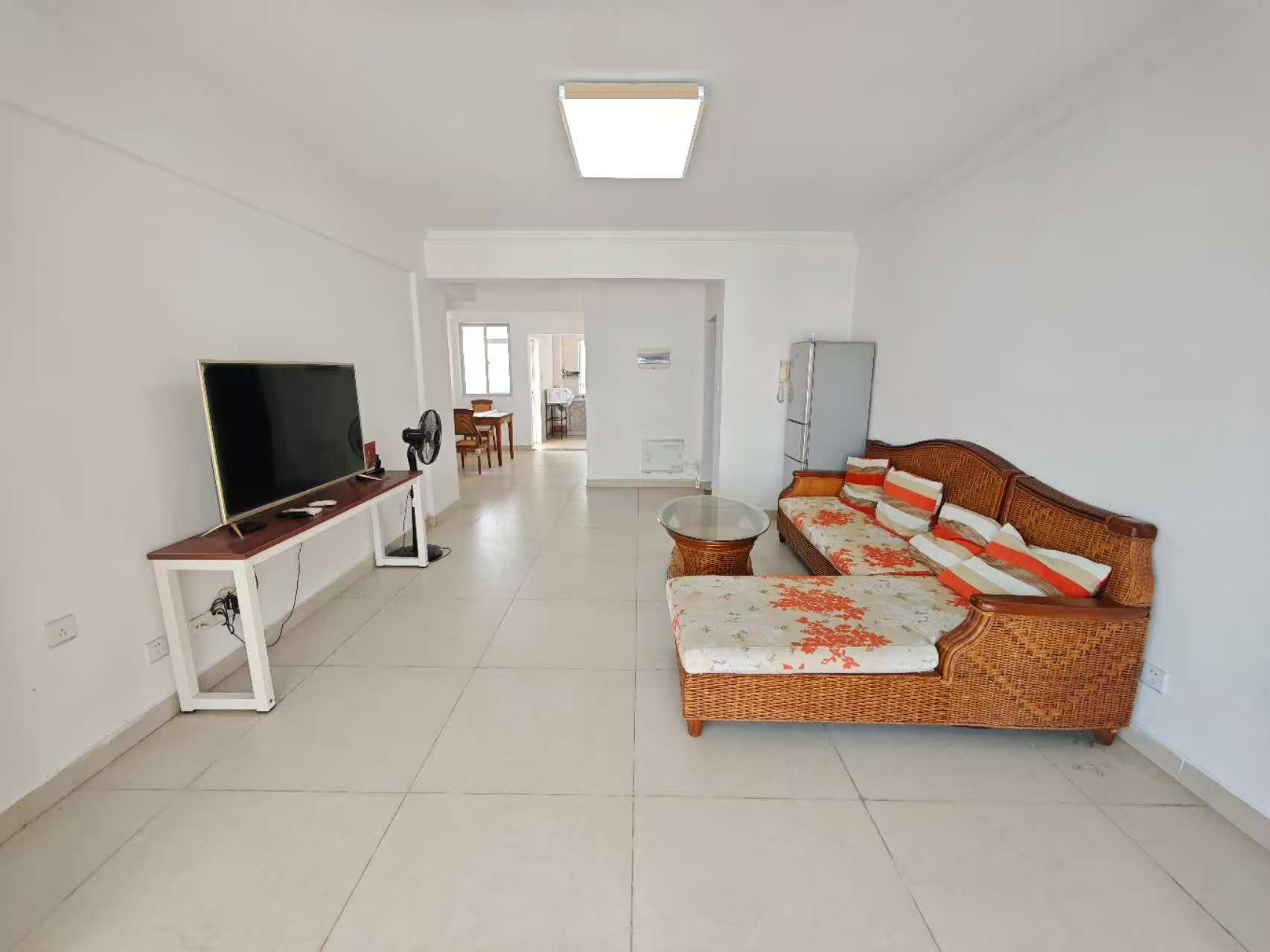 海航城  3室2厅2卫    2300.0元/月