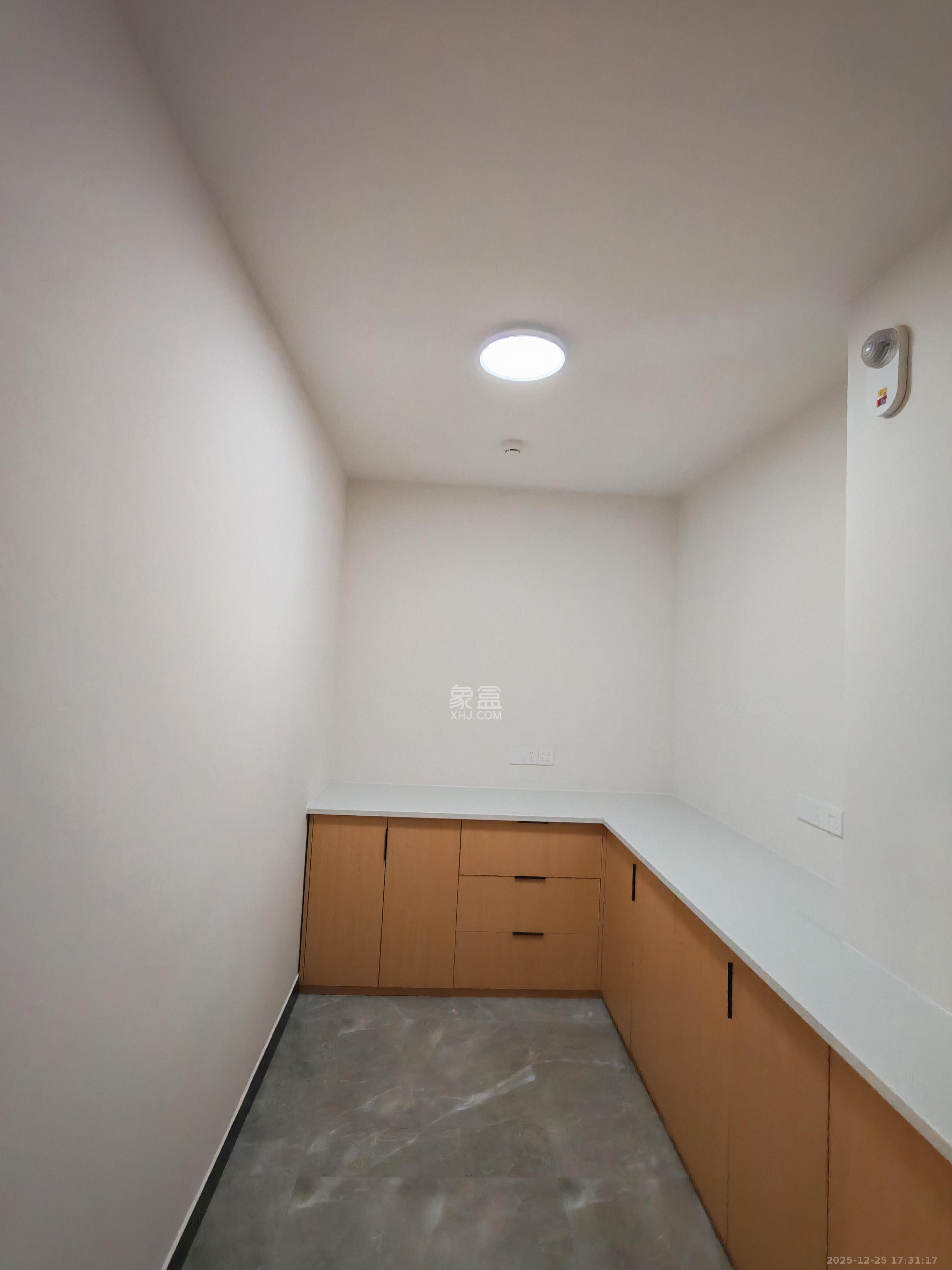 天经国际企业街区   243.63㎡      9000.0元/月室内图