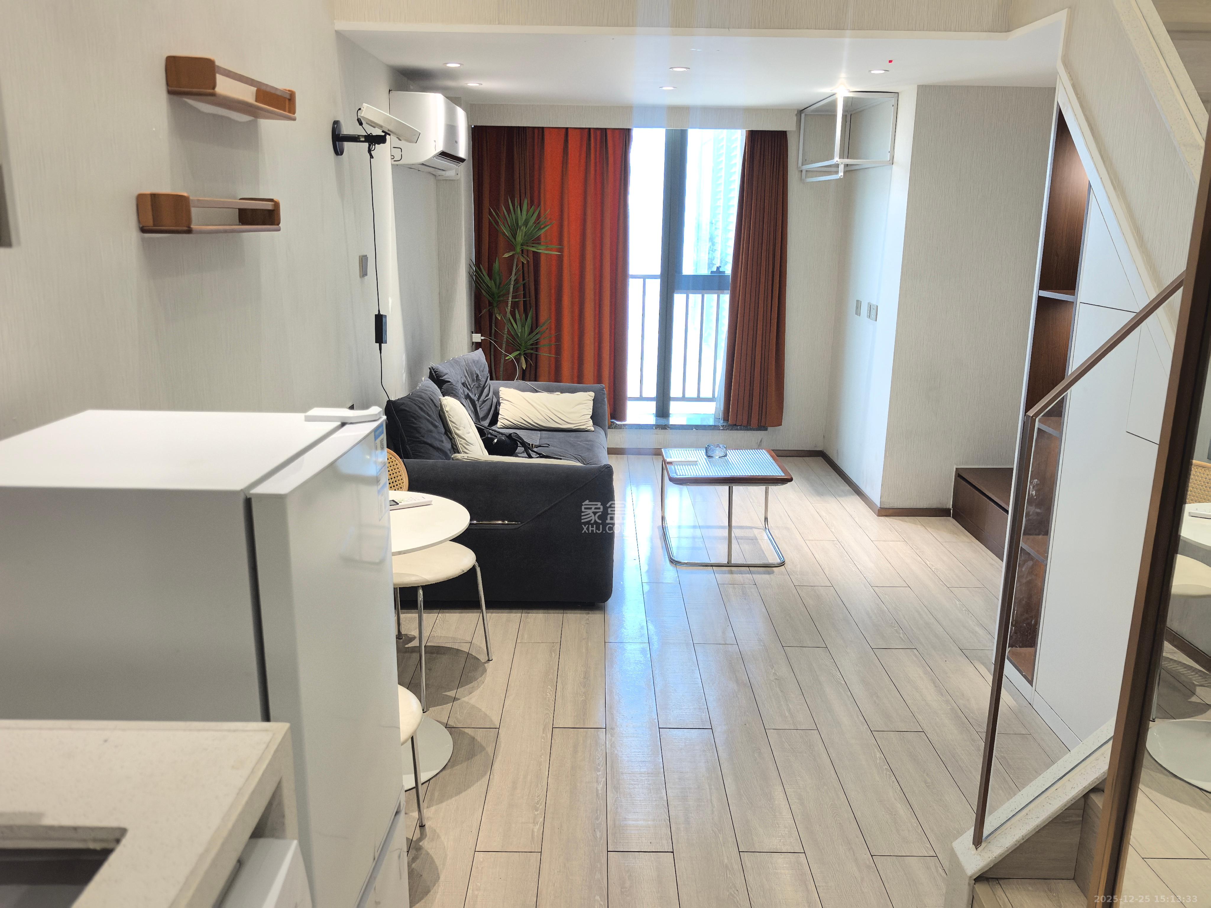 华远华时代  2室2厅1卫    2400.0元/月