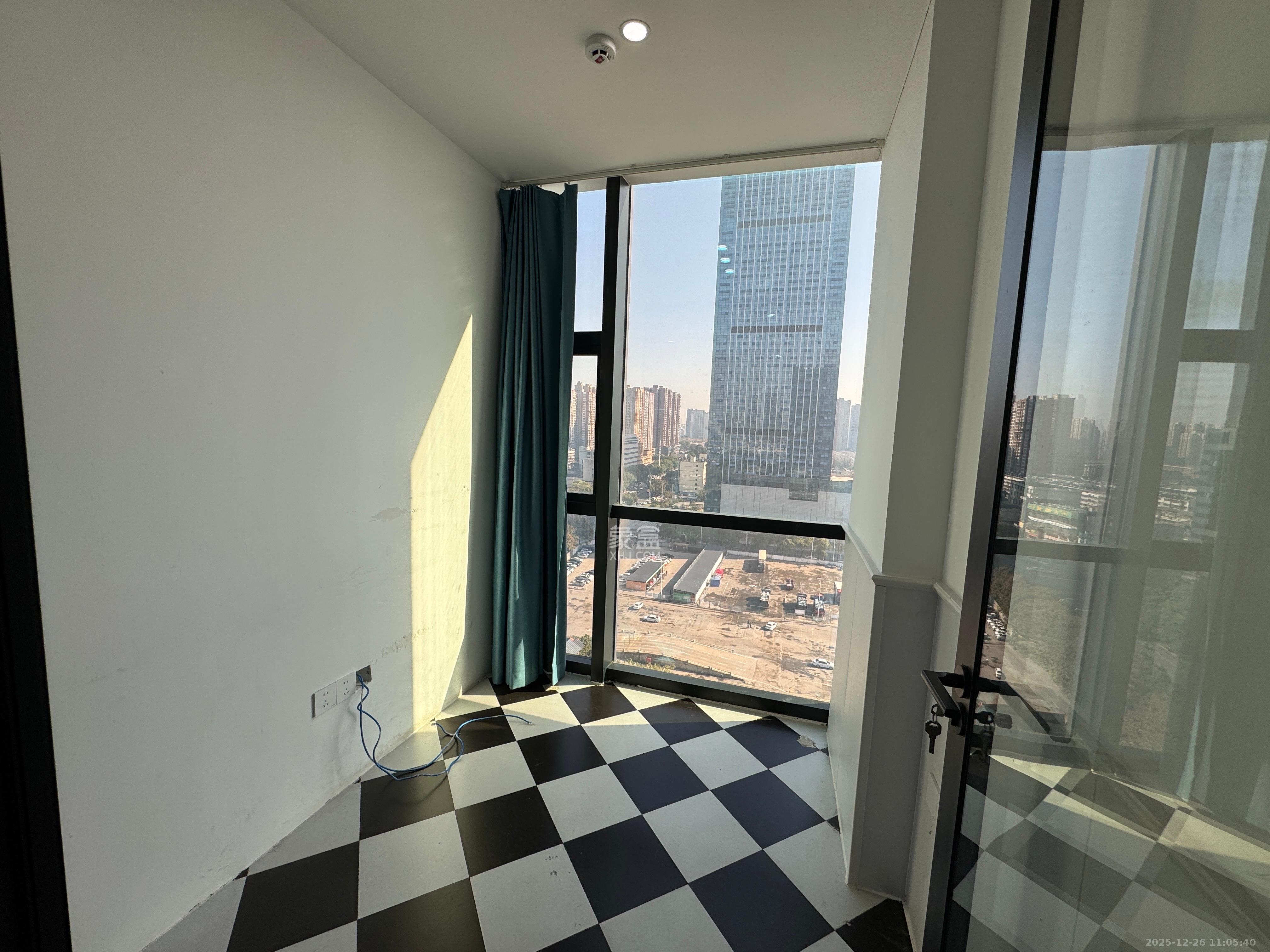 东盈商业广场（华泉城市广场）   250.0㎡      12800.0元/月