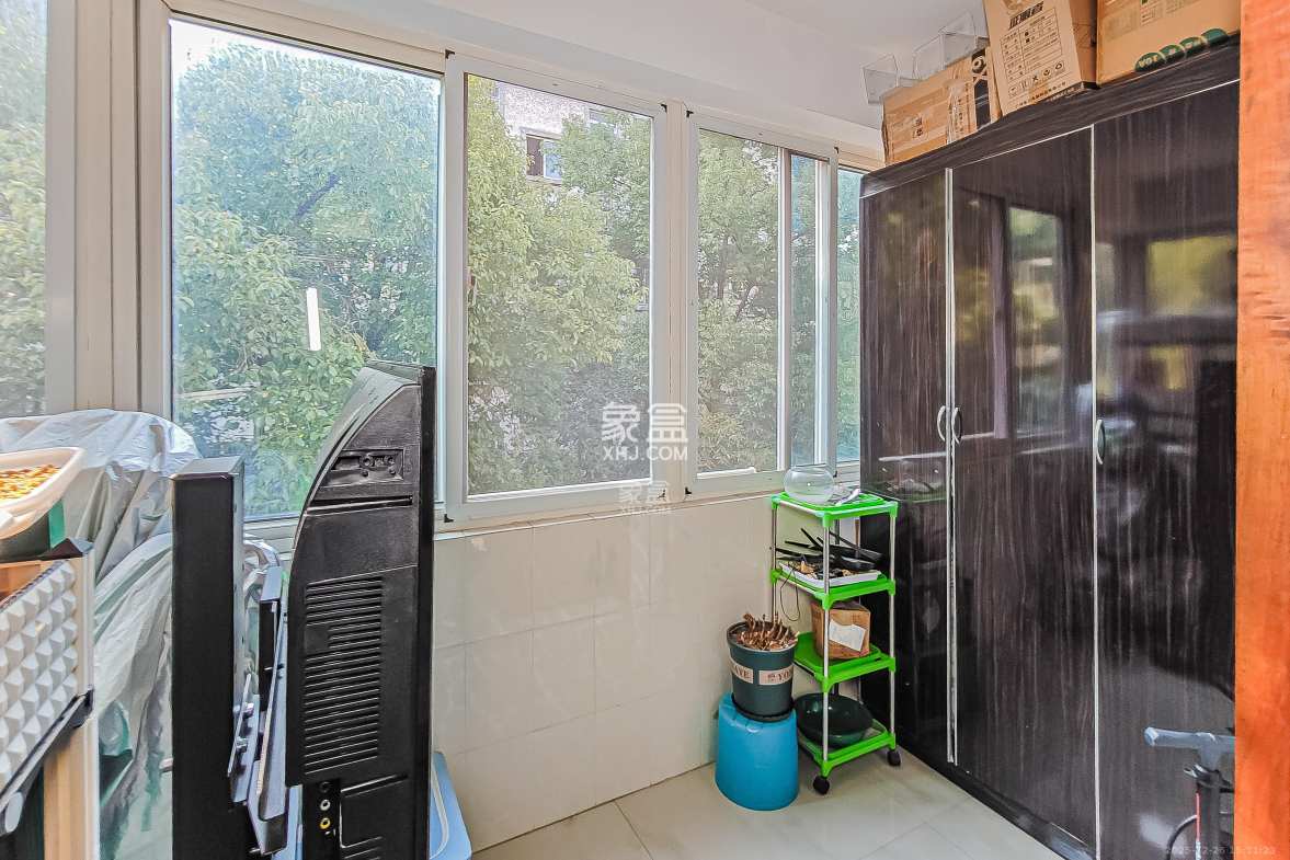 杏花园小区 3室2厅2卫 96.0万 杏花园小区 3室2厅2卫 96.0万阳台