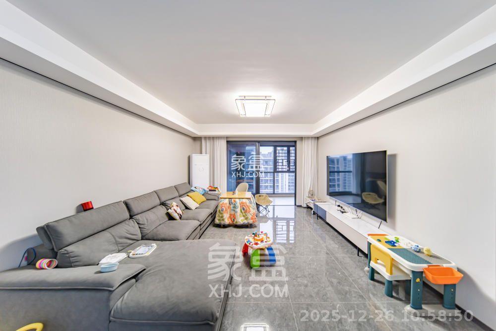 中海阅麓山二期  4室2厅2卫    3700.0元/月