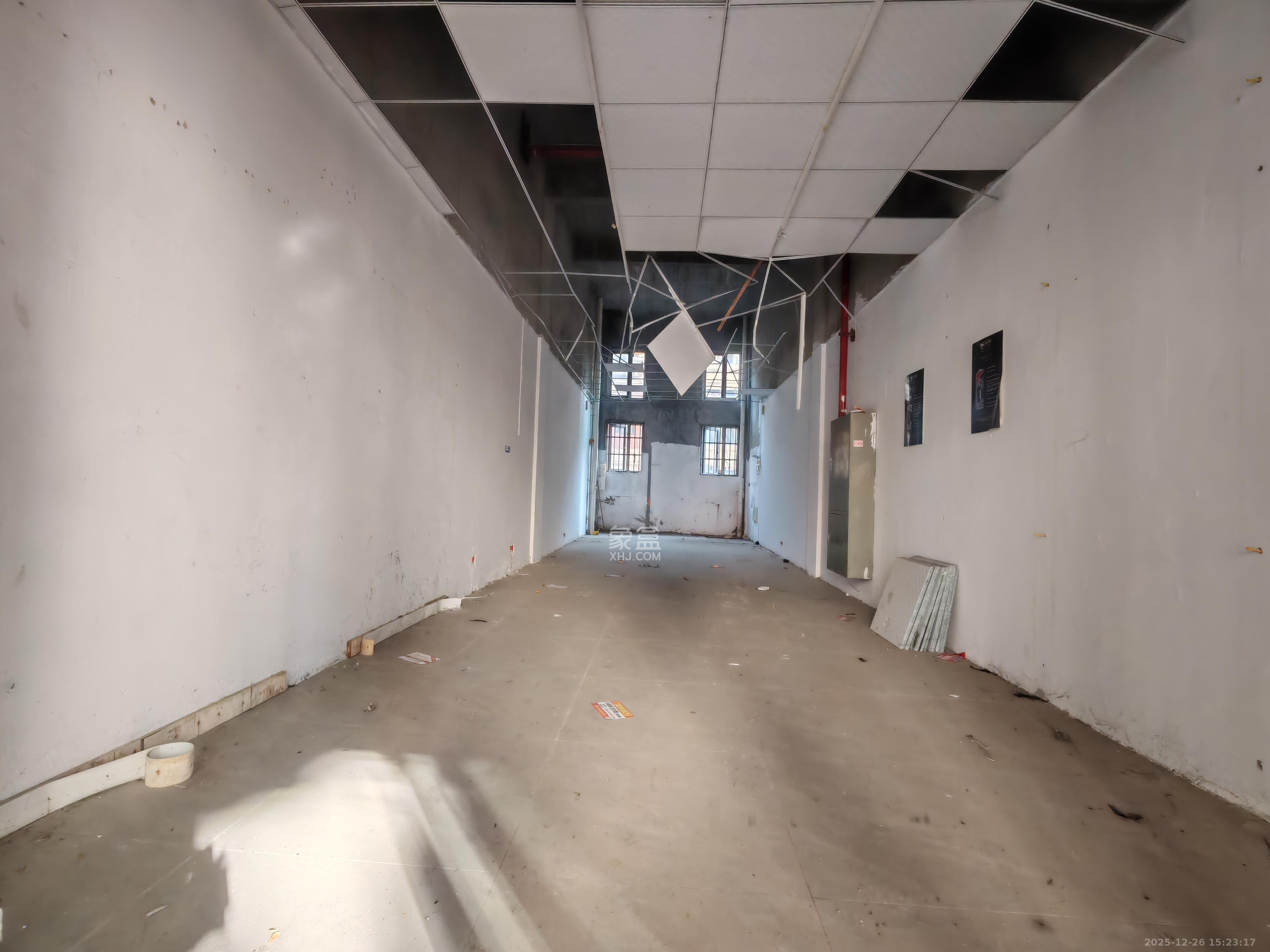 保利香槟国际C区   60.8㎡      2200.0元/月